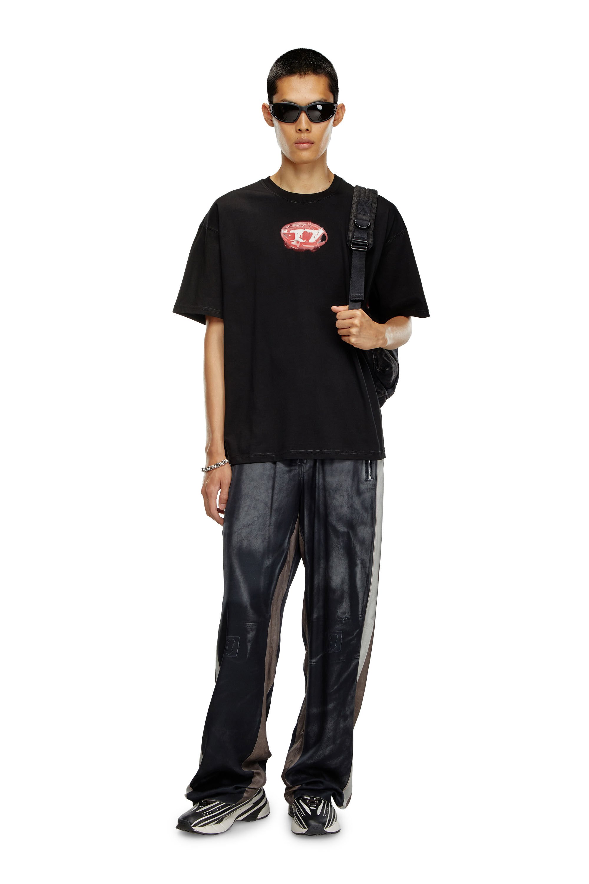 Diesel - T-BOXT-K3, Male's T-shirt with glowing-effect logo in ブラック - 1