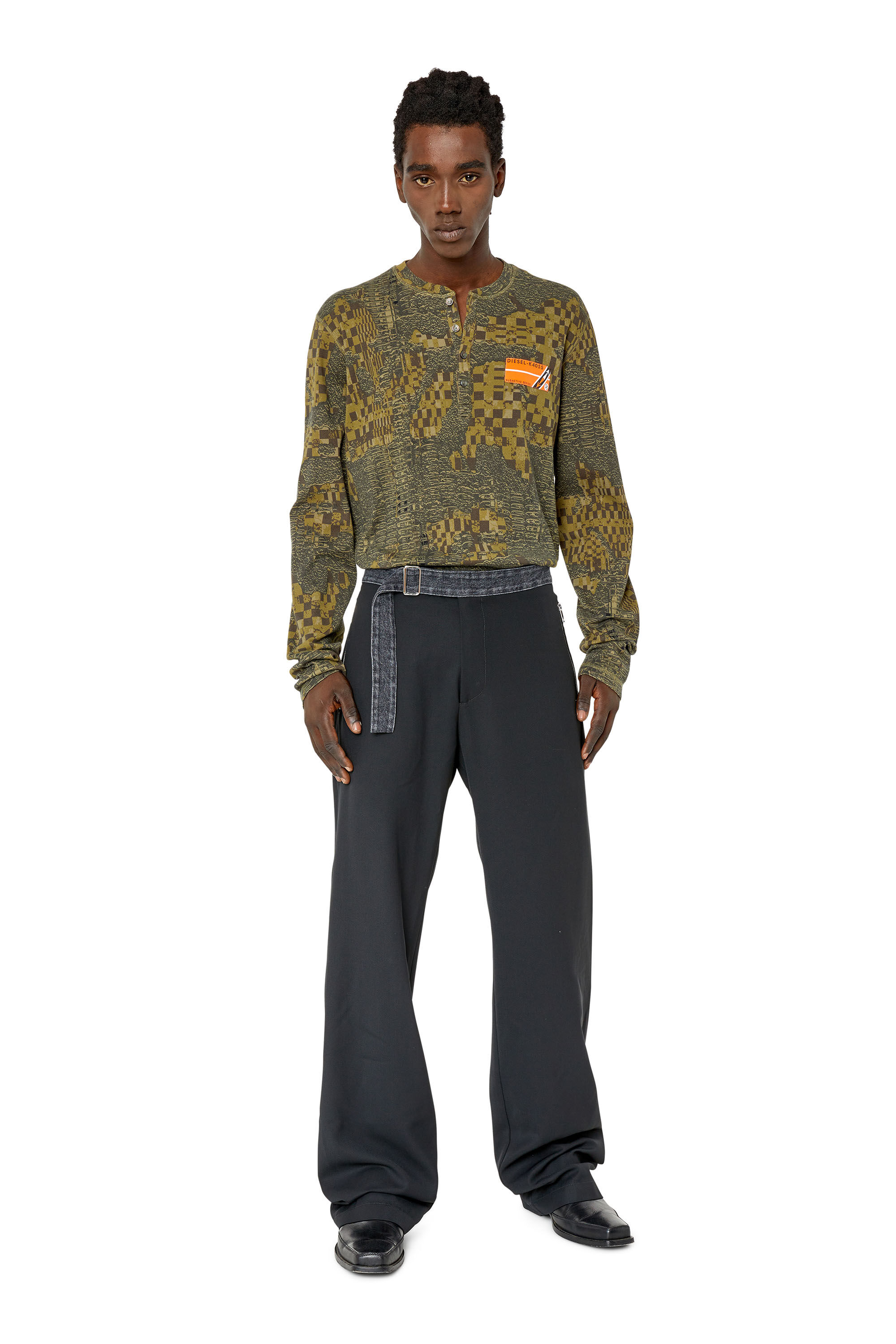 Diesel - T-JUSER-G1, Male's Tシャツ 長そで ヘンリーネック カモフラージュ in ミリタリーグリーン - 1