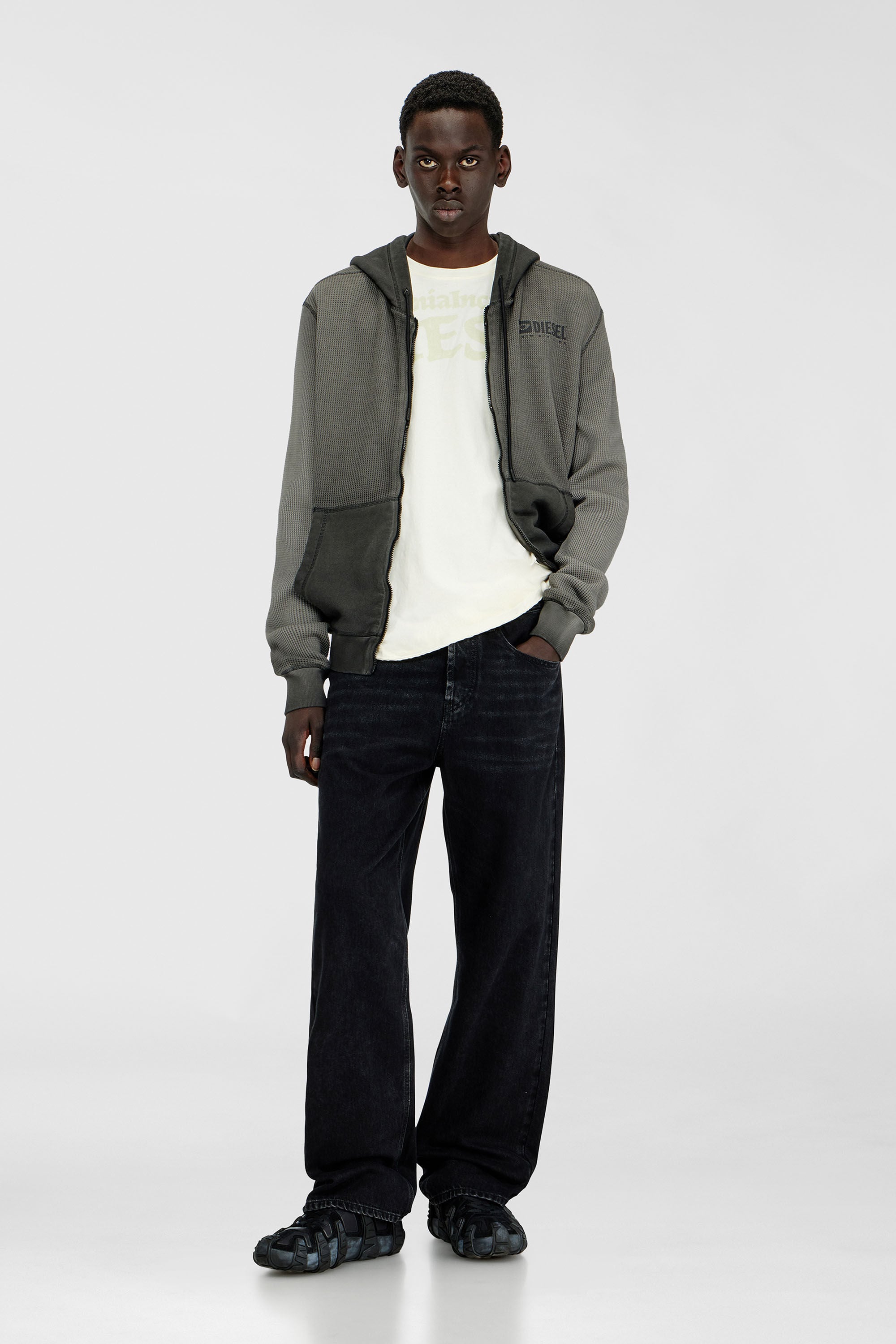 Diesel - Male's Relaxed Jeans 2001 D-Macro 09P09, ブラック/ダークグレー - 1
