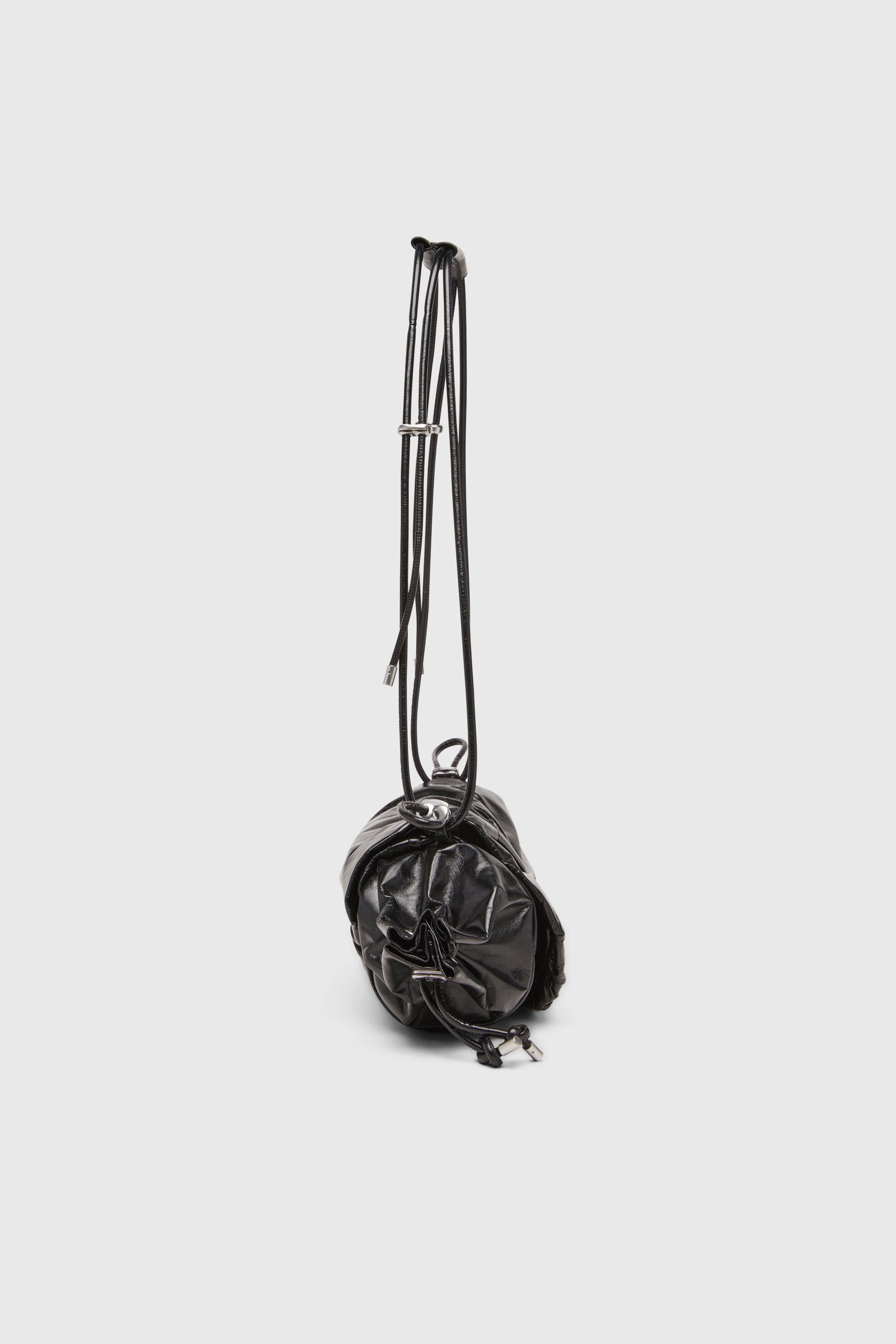 SCRUNCH-D SHOULDER M ショルダーバッグ｜ブラック｜ウィメンズ｜DIESEL