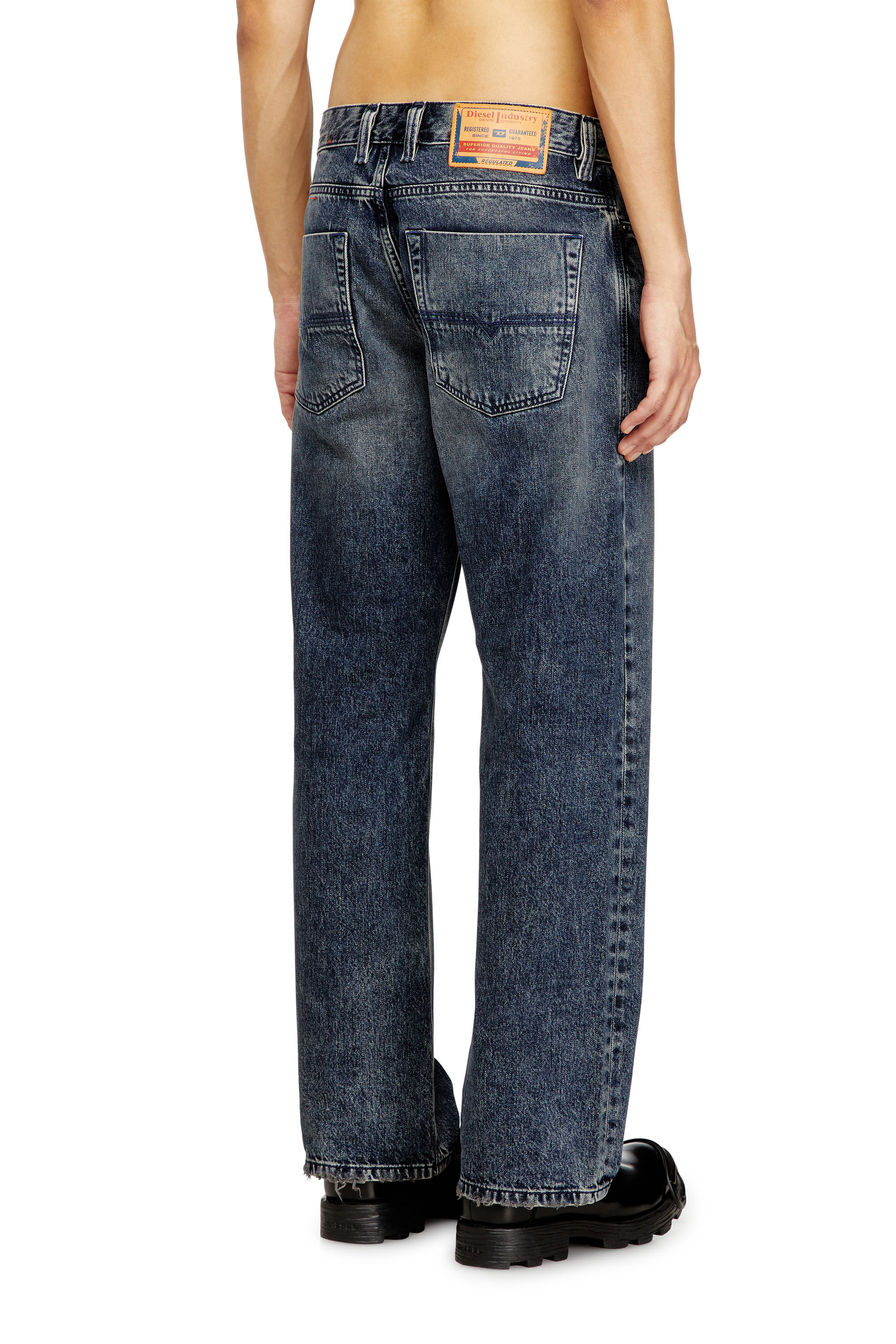 Diesel - Male's Relaxed Jeans 1980 D-Eeper 09N68, ダークブルー - 4