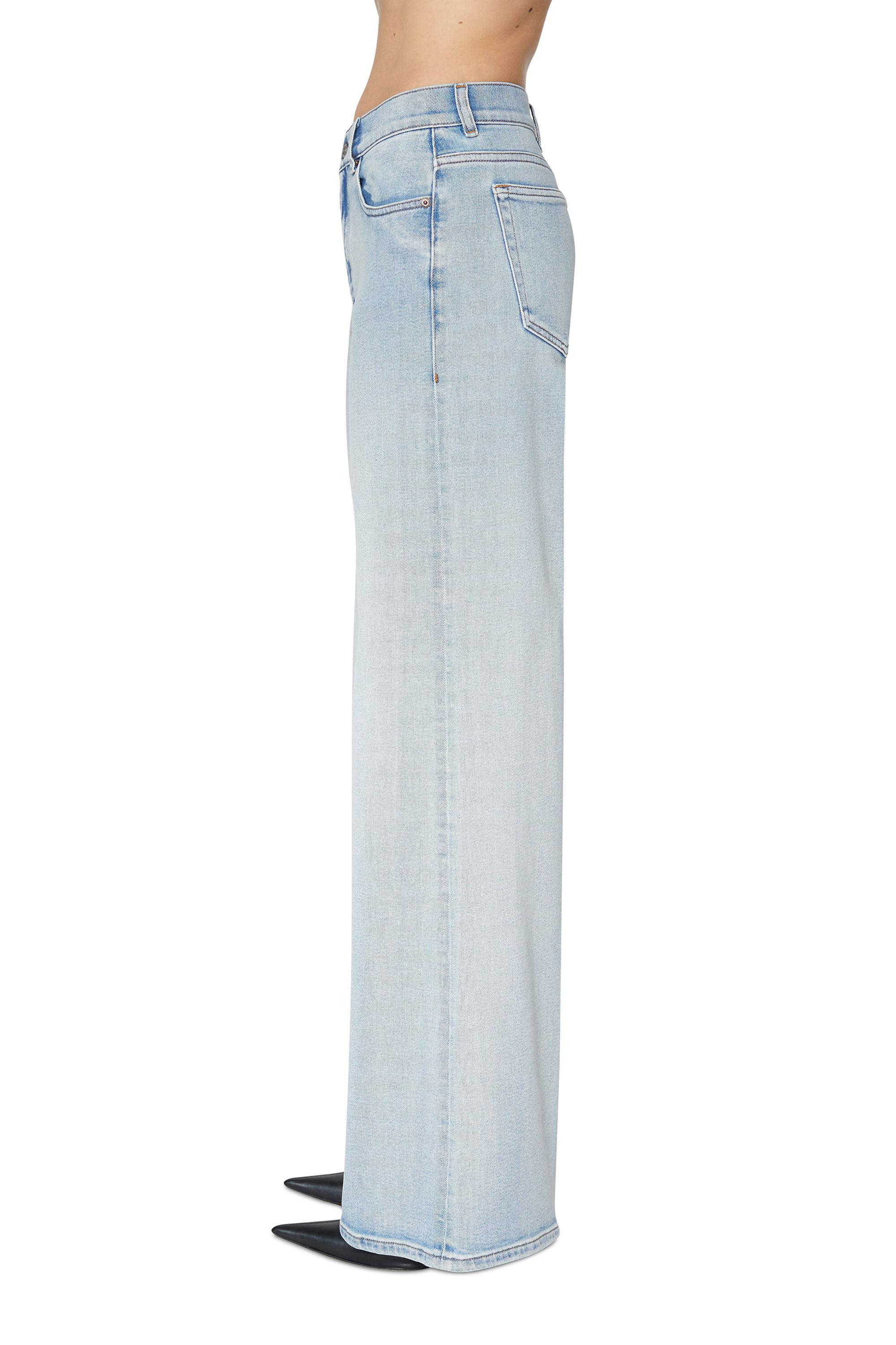 Diesel - Bootcut and Flare Jeans 1978 D-Akemi 09C08, Female's ブーツカットフレア Jeans - 1978 D-Akemi in ライトブルー - 5