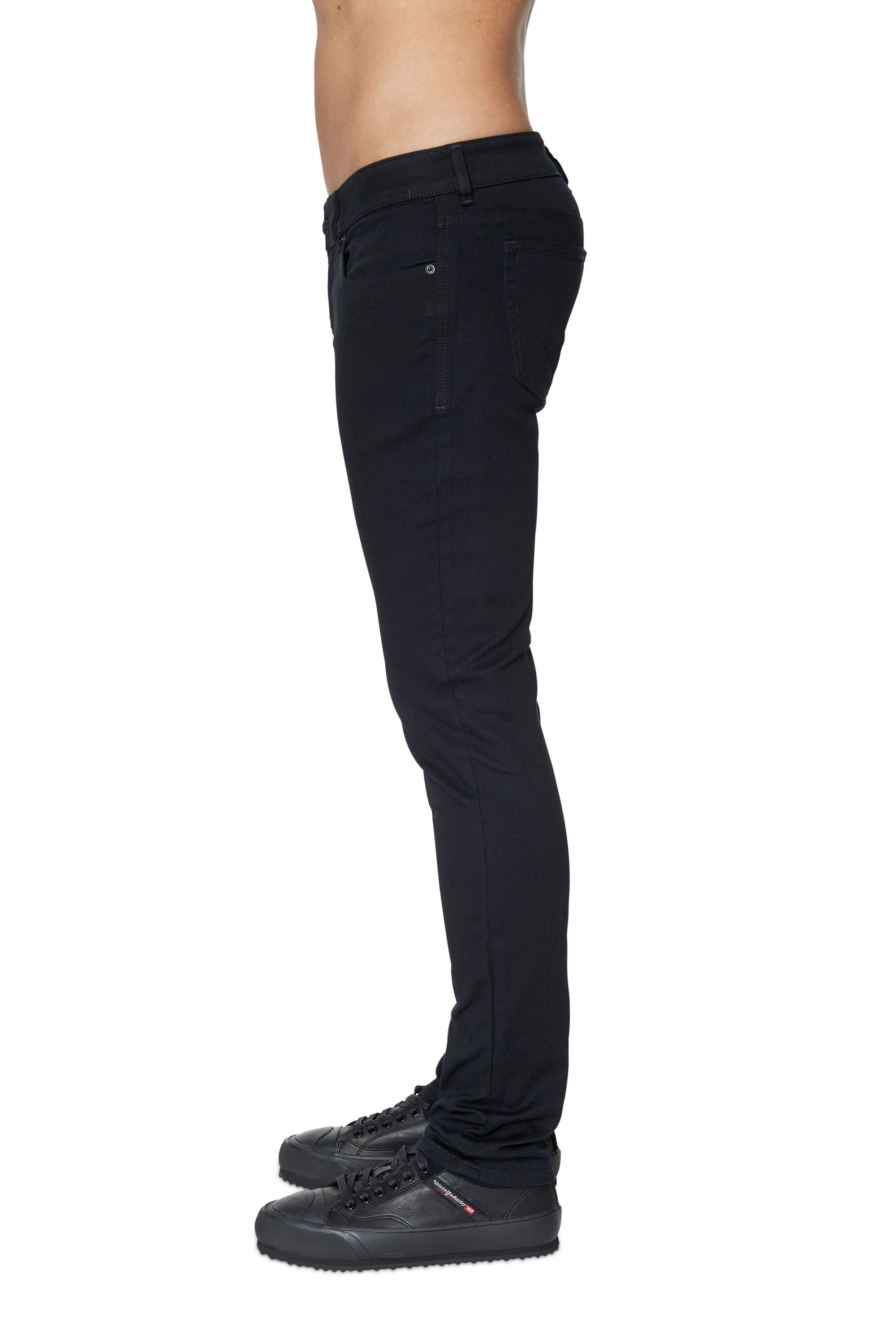 1979 SLEENKER 09C51（MEN）: スキニーデニム ｜ディーゼル（DIESEL 