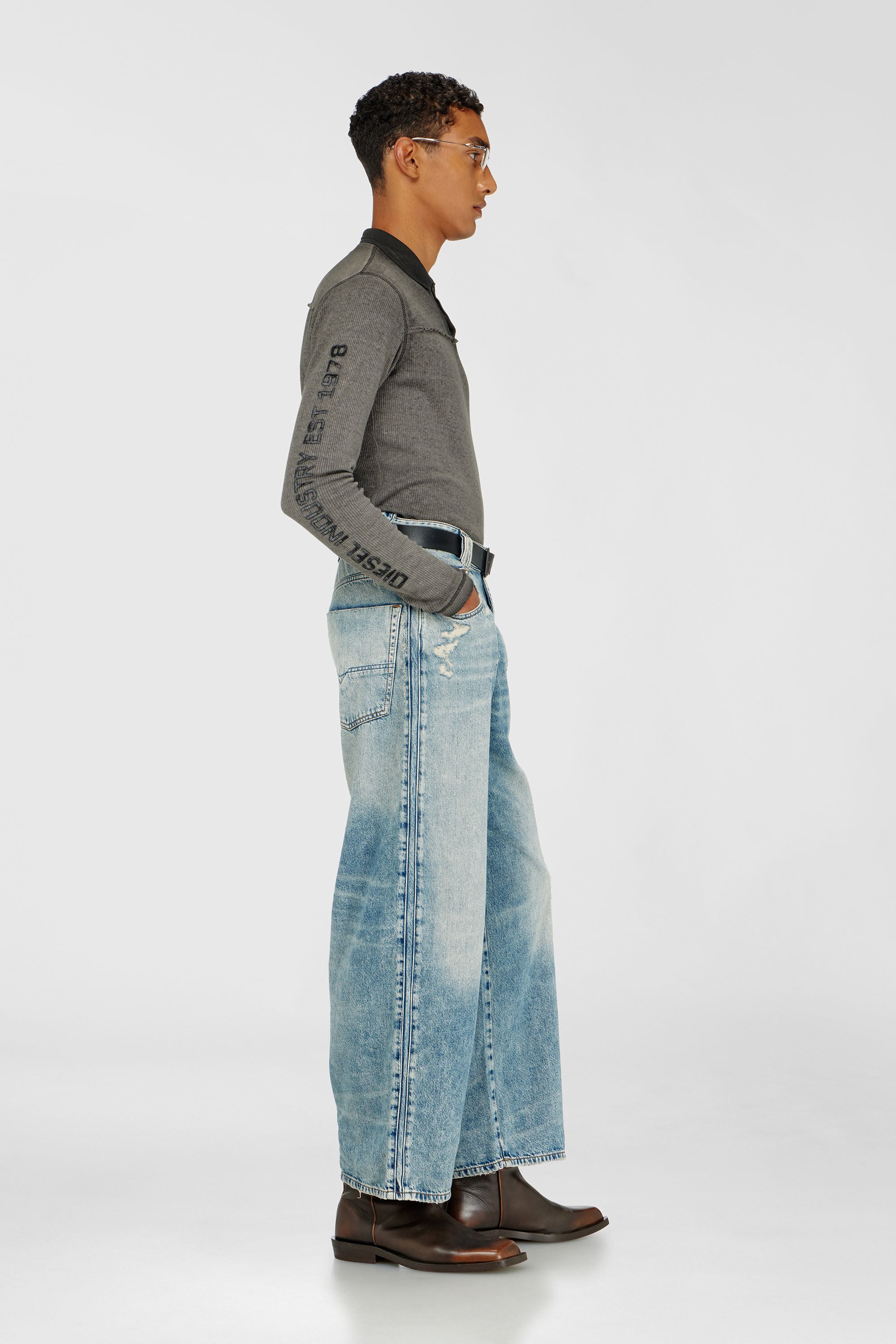 Diesel - Unisex's Relaxed Jeans 1982 D-Hakou 09Q76, ライトブルー - 2