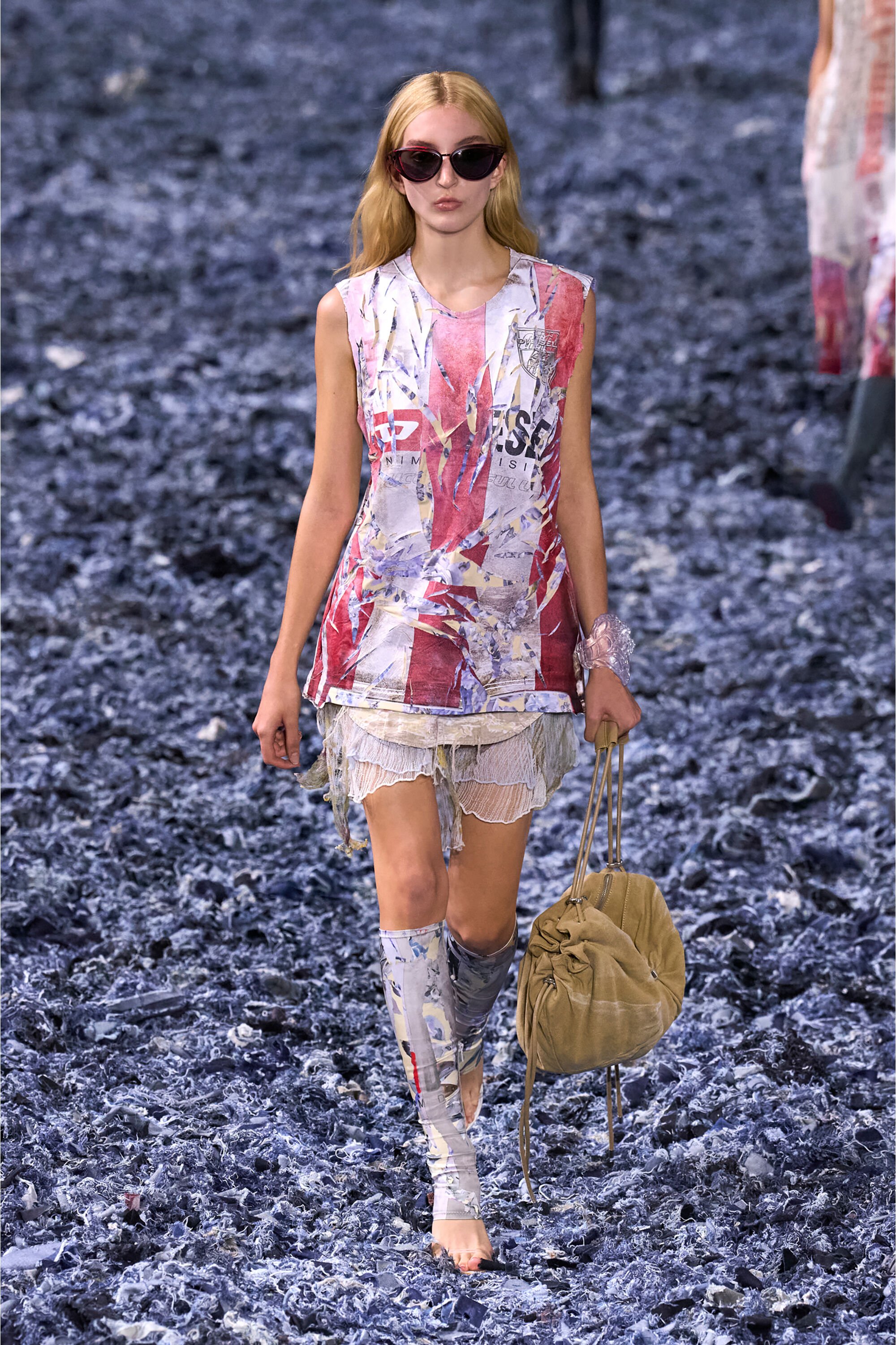 SCRUNCH-D CROSSBODY L Scrunch-D L-Scrunched duffle bag in treated