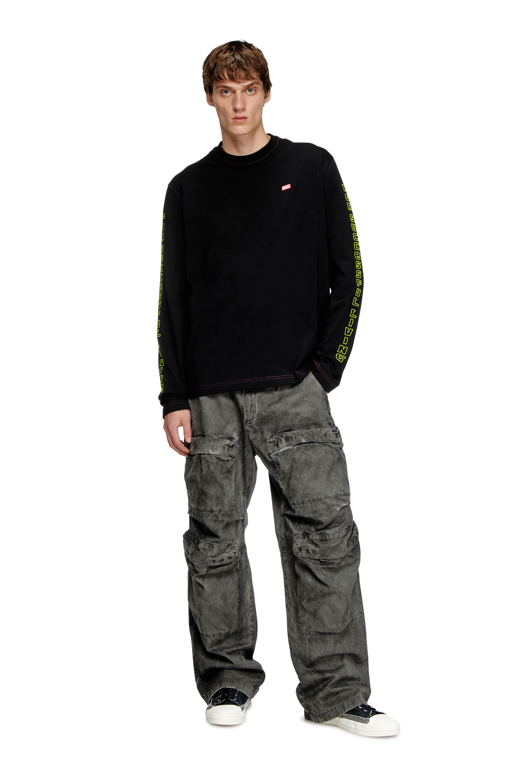 Dieselのカーキ T-Cranet-Ls 長袖Tシャツがセール中