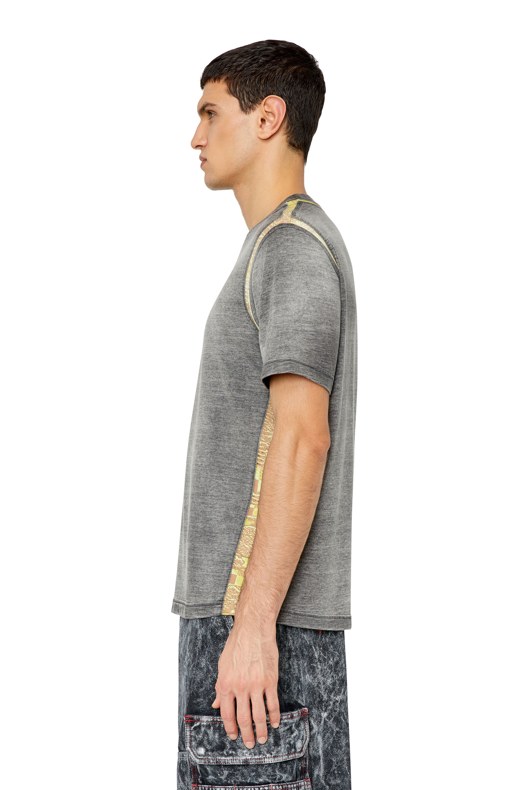 Diesel - T-JUSTINDI, Male's Tシャツ カモフラージュ in グレー - 6