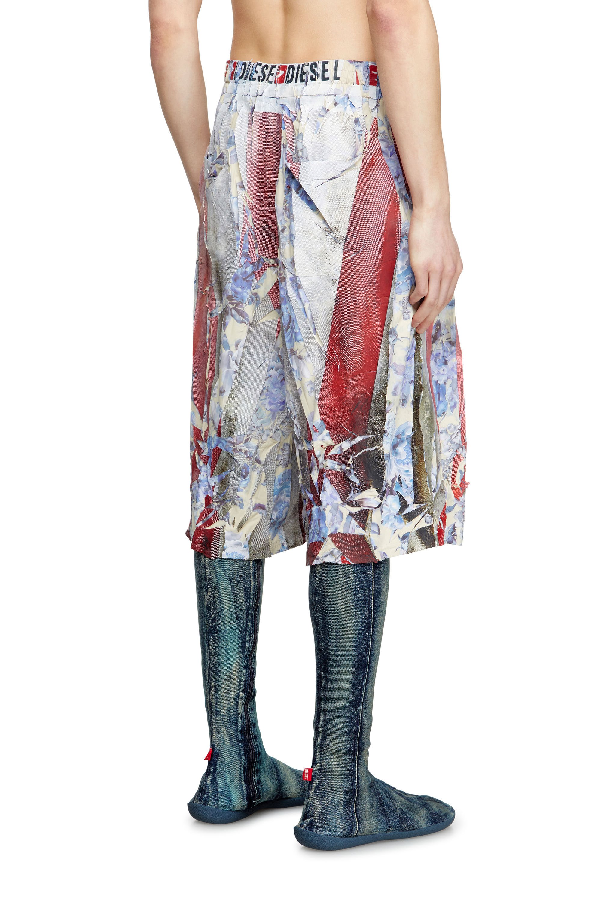 Diesel - P-HELGE, Unisex's Floral shorts with cracked over-print in レッド/ホワイト - 4
