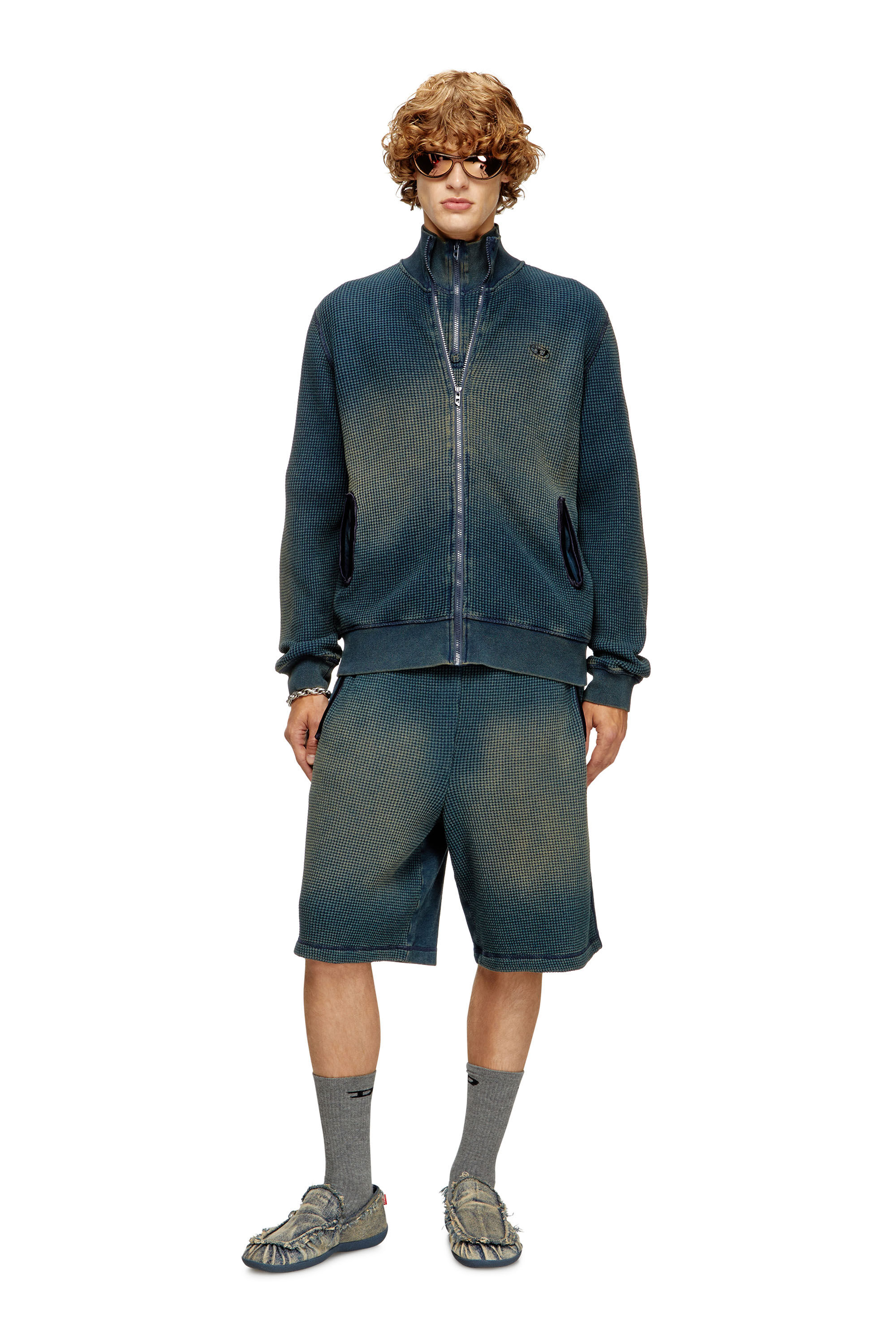 DIESEL Pフランクハミュタショツ PFRANCKSHORTA173890NJBP 7BD P-CROW-BLEACH Sweat shorts with bleached logo｜マルチカラー