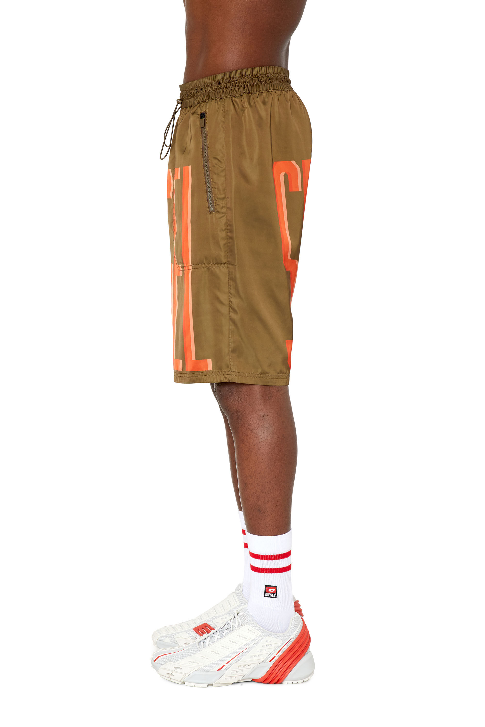 Diesel - AMWB-DENIS-WT18, Male's ハーフパンツ トレーニング DIESEL SPORT in グリーン - 5
