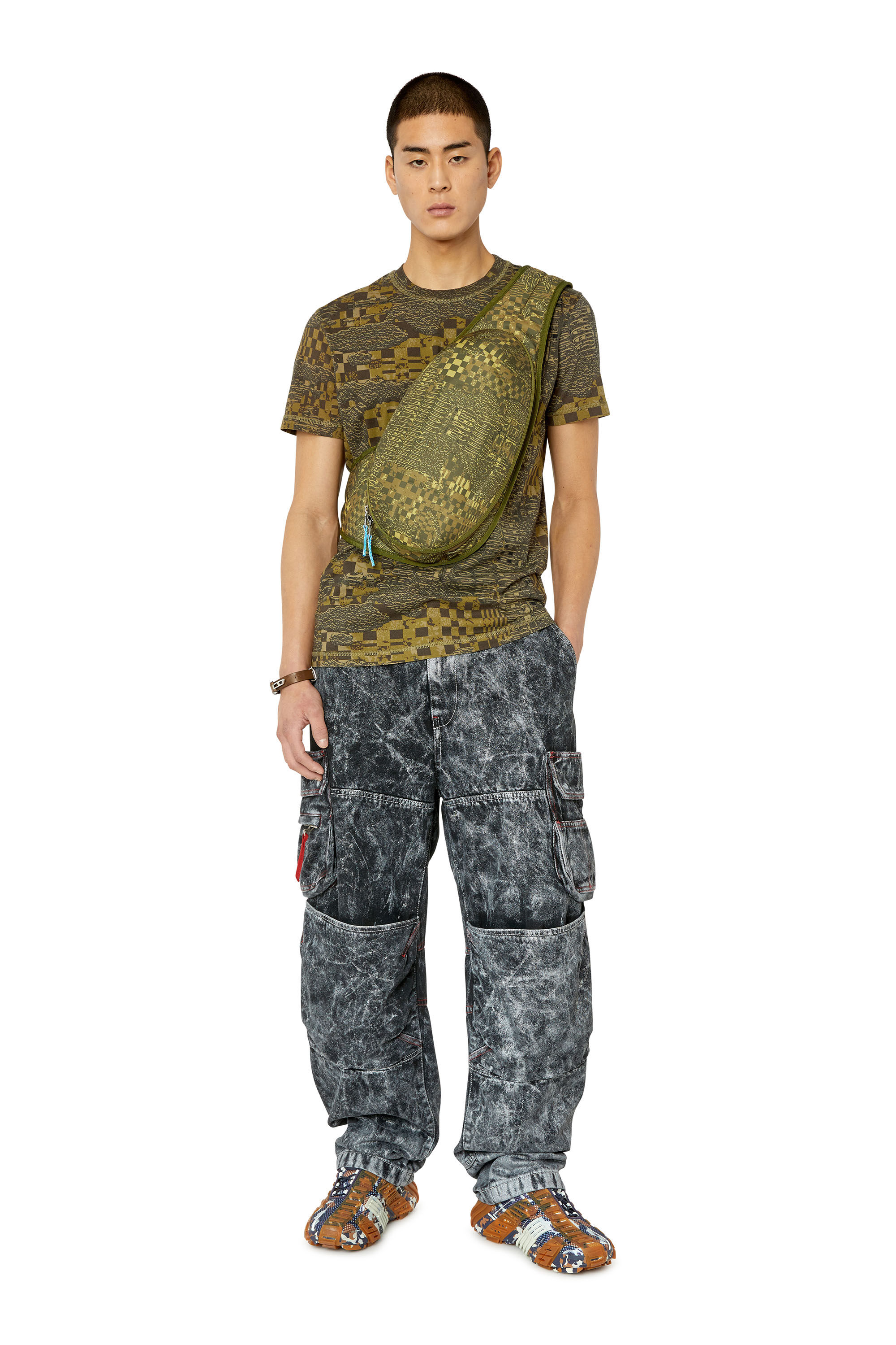 Diesel - T-DIEGOR-G1, Male's Tシャツ カモフラージュ in オリーブグリーン - 1
