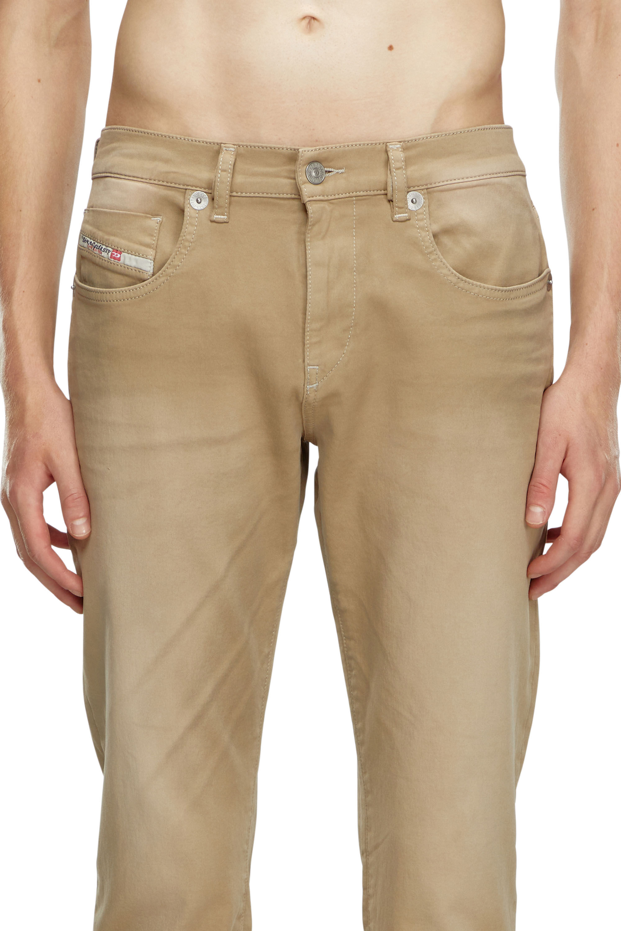 Diesel - Male's Slim 2060 D-Strukt Joggjeans® 0670M, ベージュ - 4