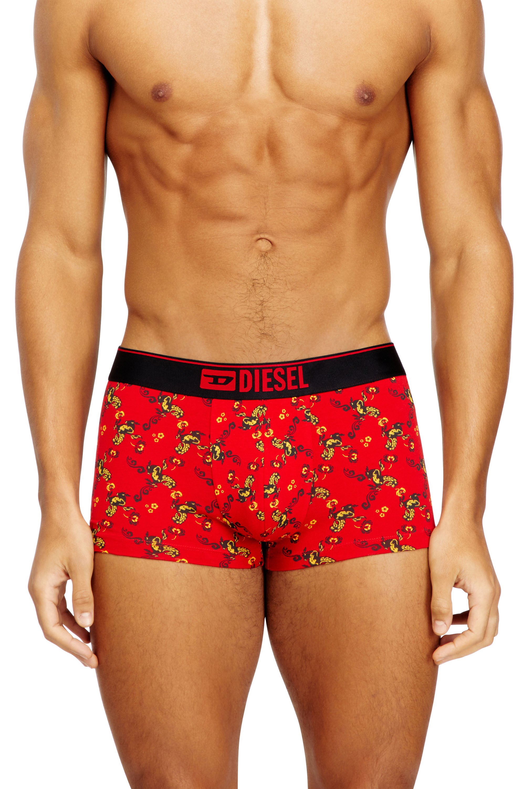 Diesel - UMBX-DAMIENTHREEPACK, Male's Dreierpack Herren-Boxershorts aus Baumwolle mit Elasthan für Flexibilität, ausgestattet mit einem weichen Bund mit kontrastierendem Diesel-Logo und Flatlock-Nähten für ein glattes Finish. Enthält ein Paar mit Allover-Pferdeprint und zwei unifarbene Varianten. in レッド - 3