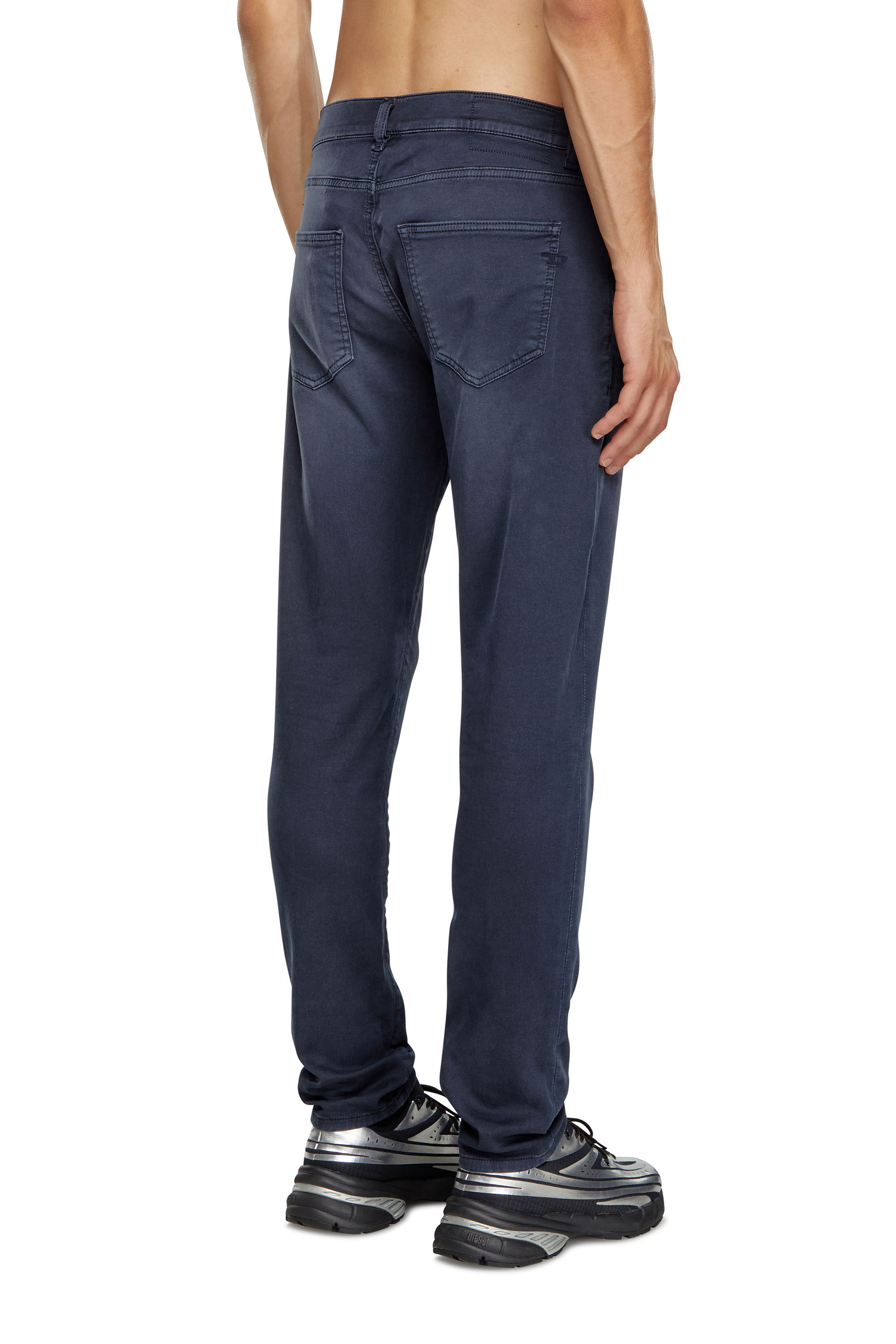 Diesel - Male's Slim 2060 D-Strukt Joggjeans® 0670M, ダークブルー - 5