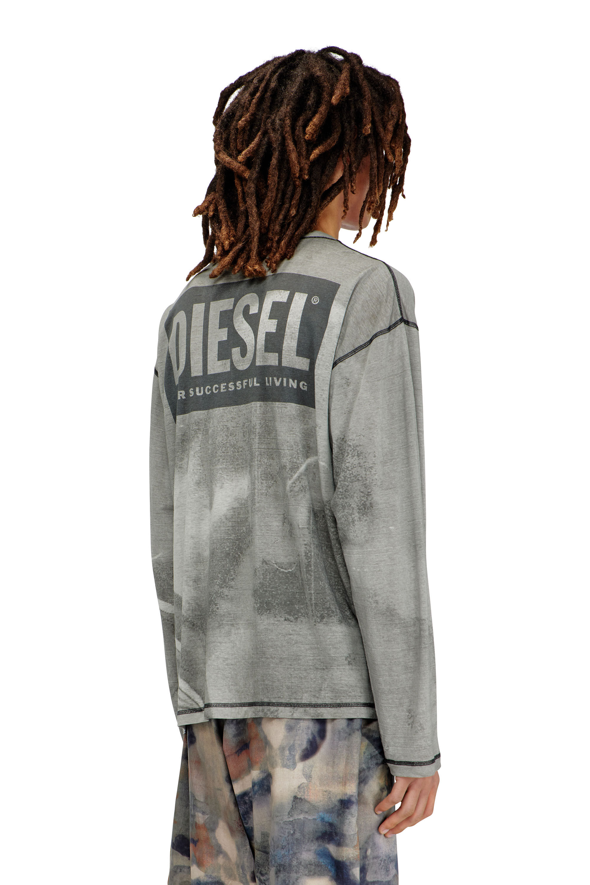 Diesel - T-BOXT-LS-NC-V1, Male's Long-sleeve T-shirt with trompe l'oeil print in グレー - 4