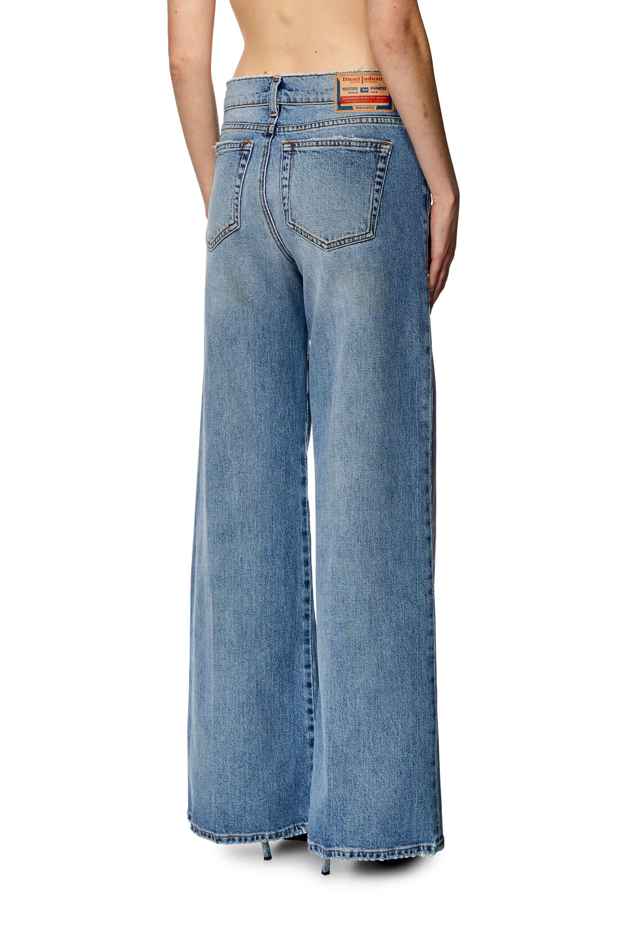 ブーツカットフレア Jeans - 1978 D-Akemi 0dqad｜ウィメンズ｜ライトブルー｜ディーゼル（DIESEL）公式オンラインストア