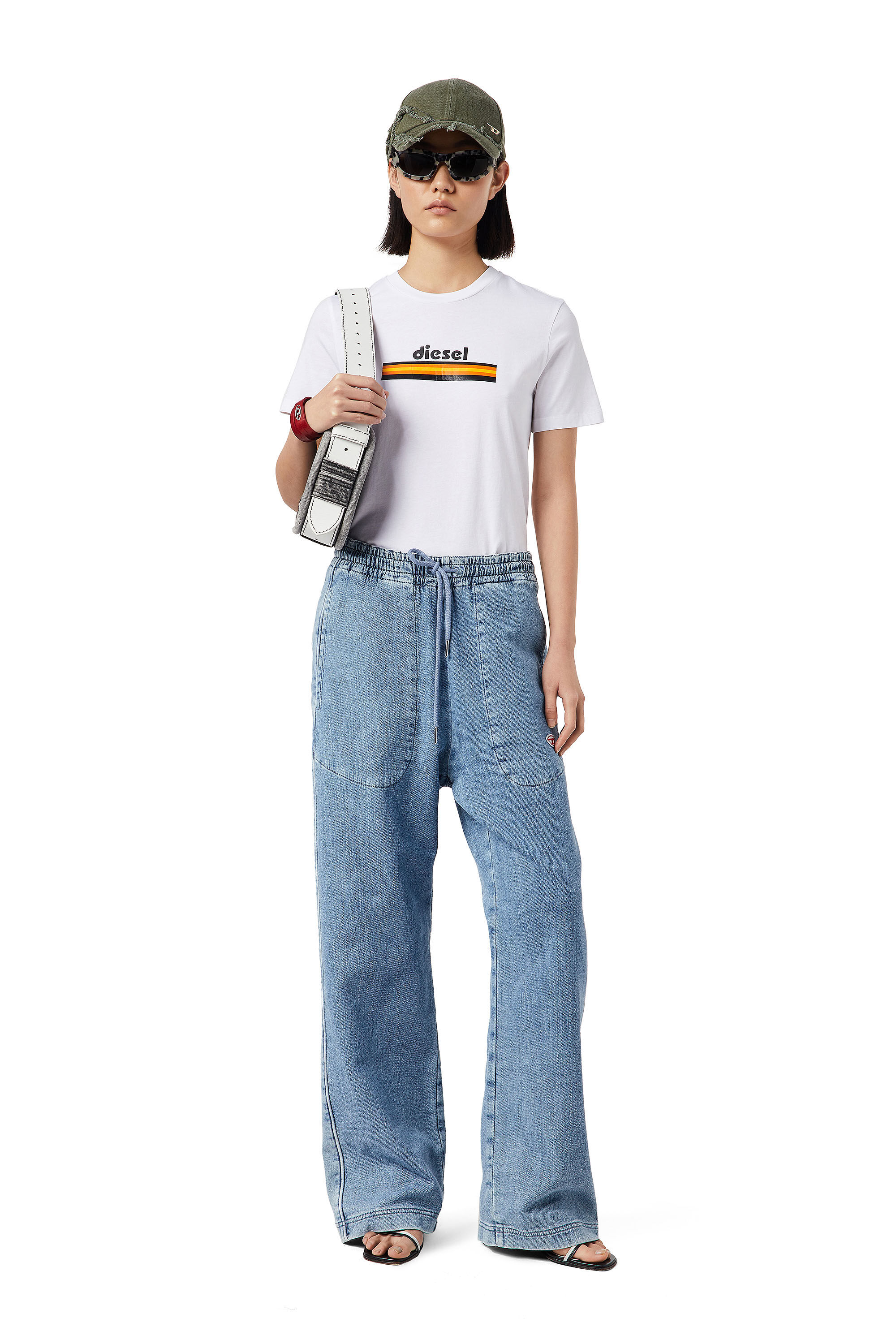 Diesel - T-REG-C26, Female's 半袖 Tシャツ in ホワイト - 1
