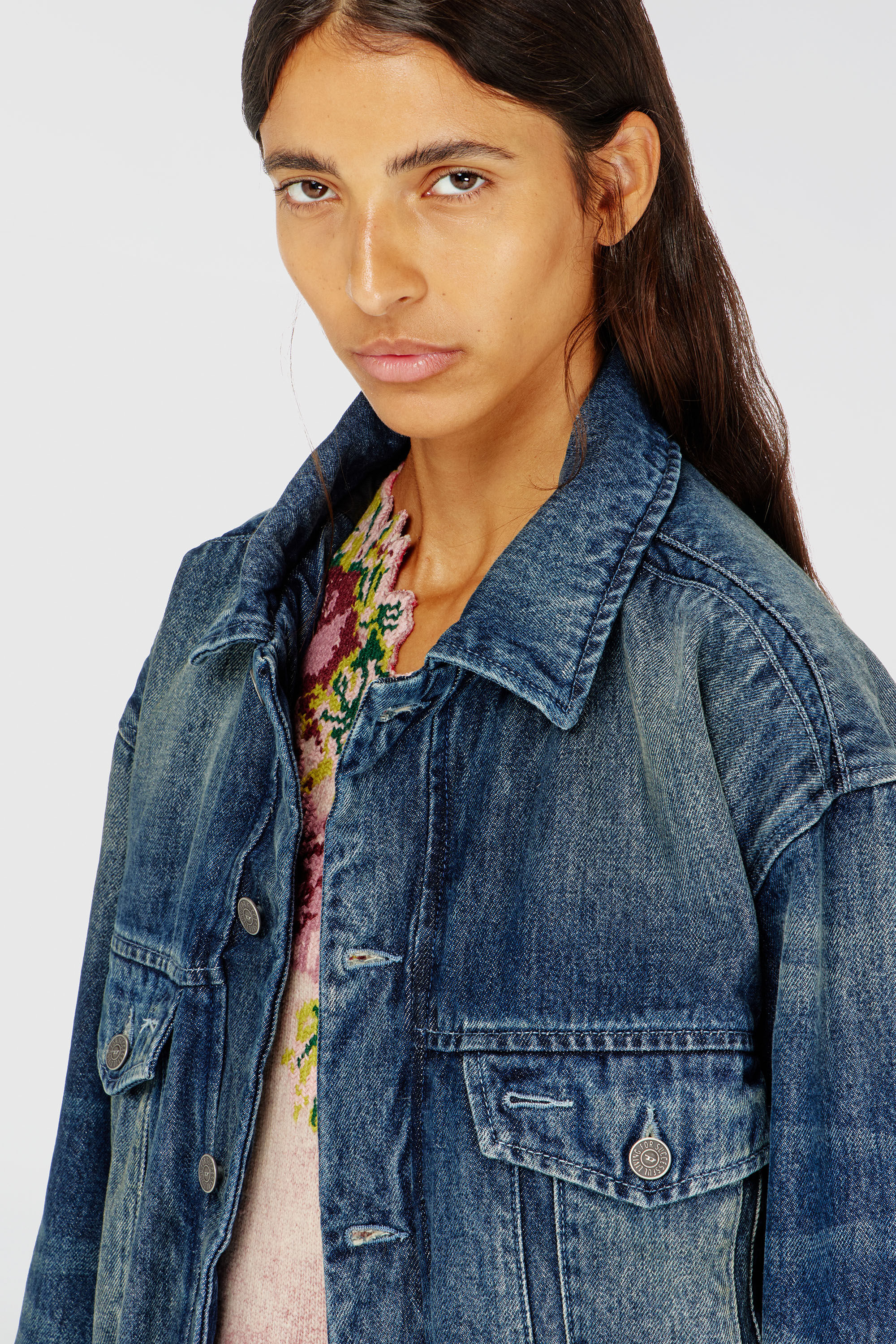 Diesel - DE-MORVI-FSJ, Female's Elasticated trucker jacket in denim in ミディアムブルー - 4