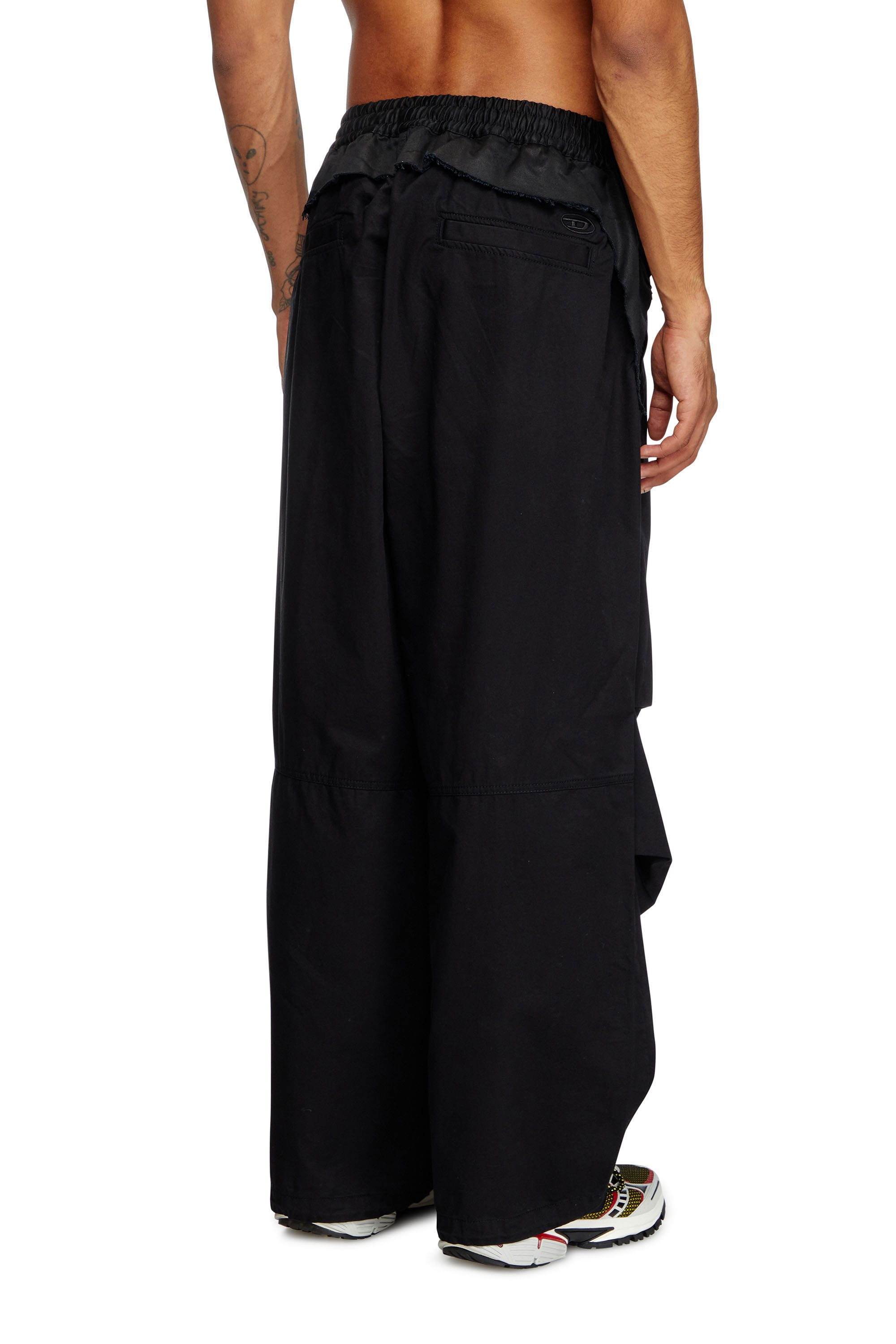 Diesel - P-GUSTAF, Male's Cargo pants in ブラック - 2