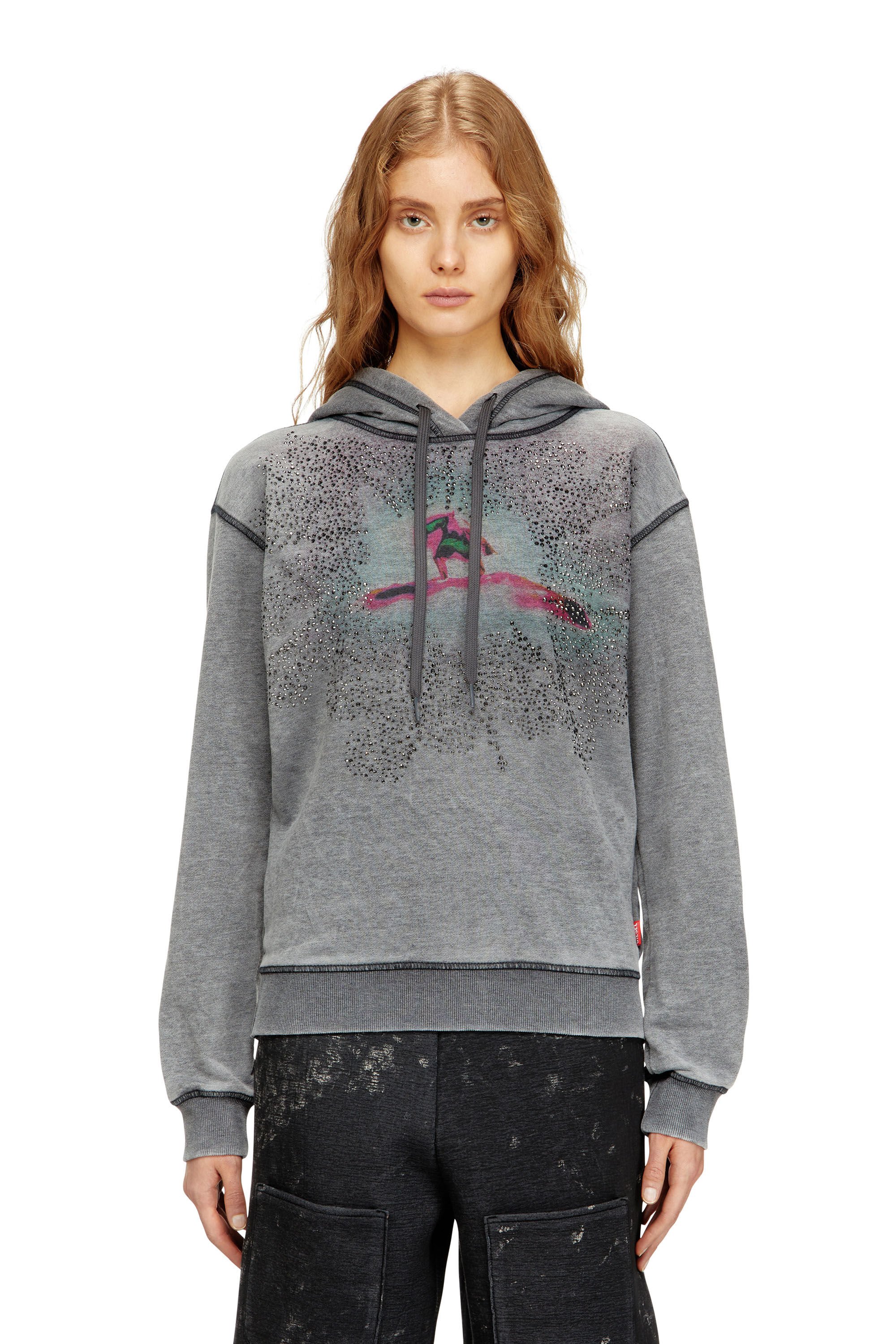 Diesel - F-NORMY-HOOD-S1, Female's Regulär geschnittenes Sweatshirt aus weichem Baumwoll-Poly-Fleece, veredelt mit Burnout-Waschung und kontrastierenden Covernähten. Die Kapuze ist mit einem flachen Baumwollkordelzug mit ovalen D-förmigen Kunststoffspitzen versehen, während ein digital gedrucktes Grafikmotiv mit aufgebrachten Strasssteinen auf der Brust einen markanten Effekt verleiht. in グレー - 3