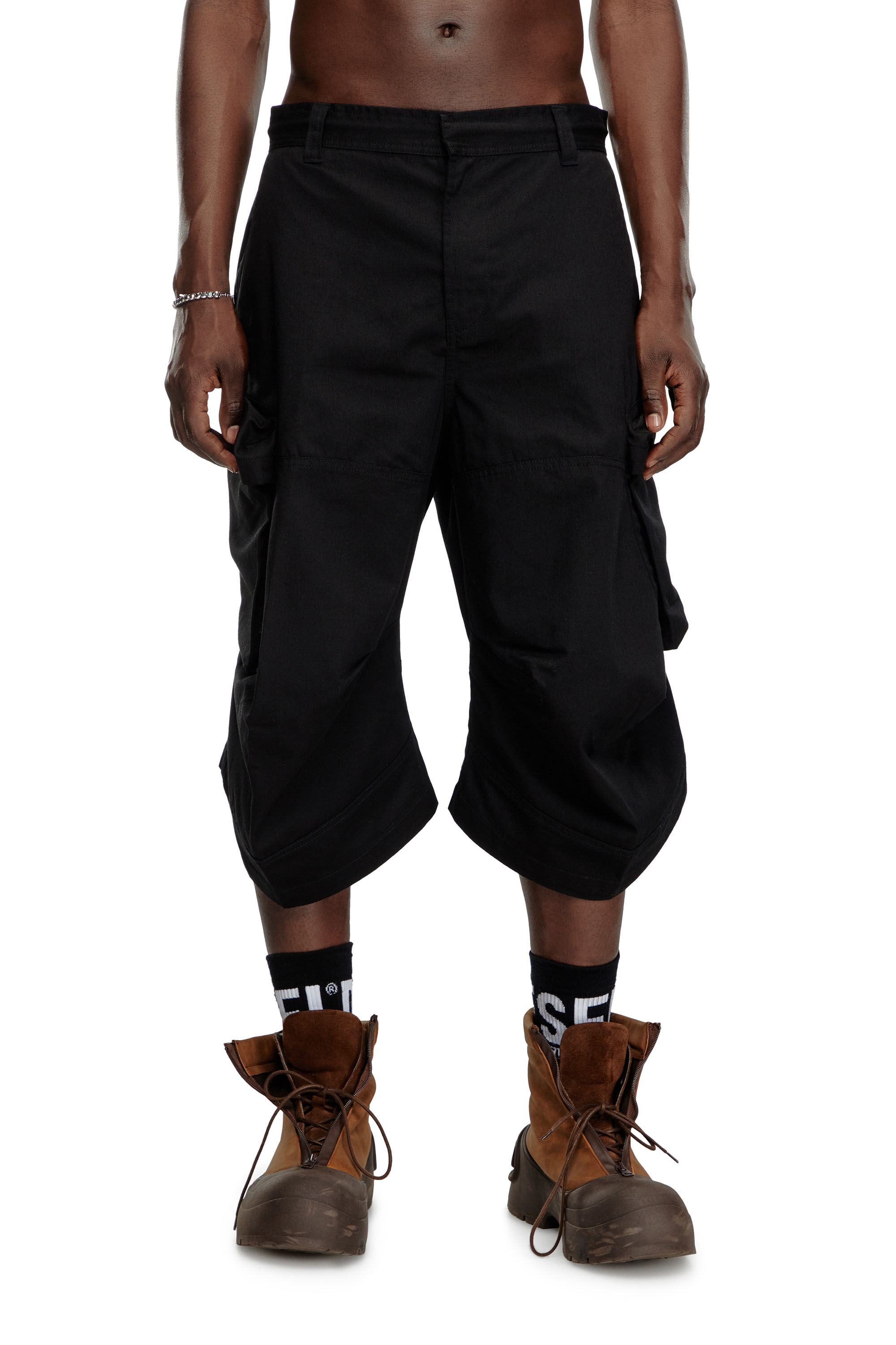 P-ARNE-SHORT-A Asymmetrical cargo shorts in twill｜ブラック