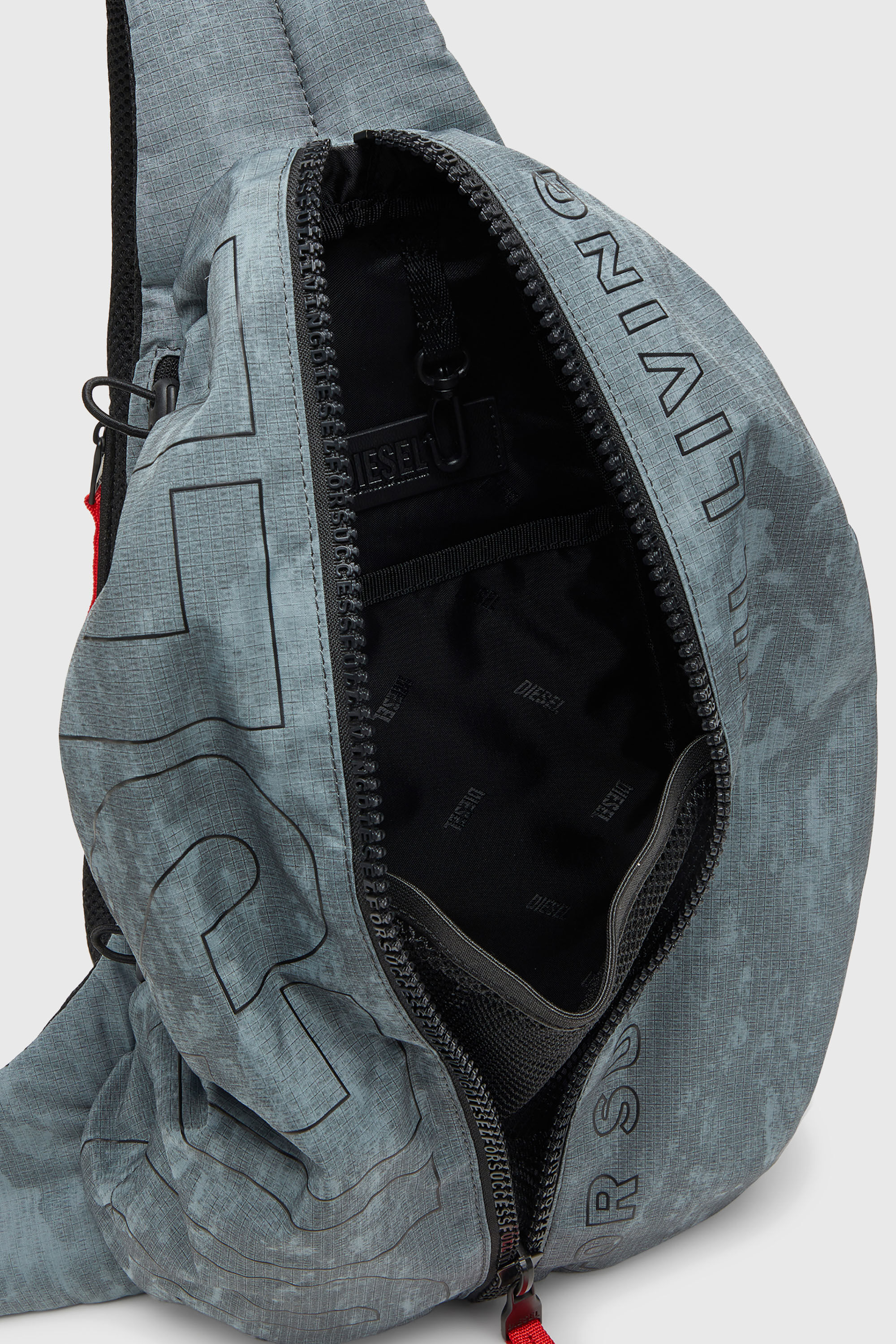 スリングバッグ Zip-d sling bag x｜ ディーゼル公式オンラインストア