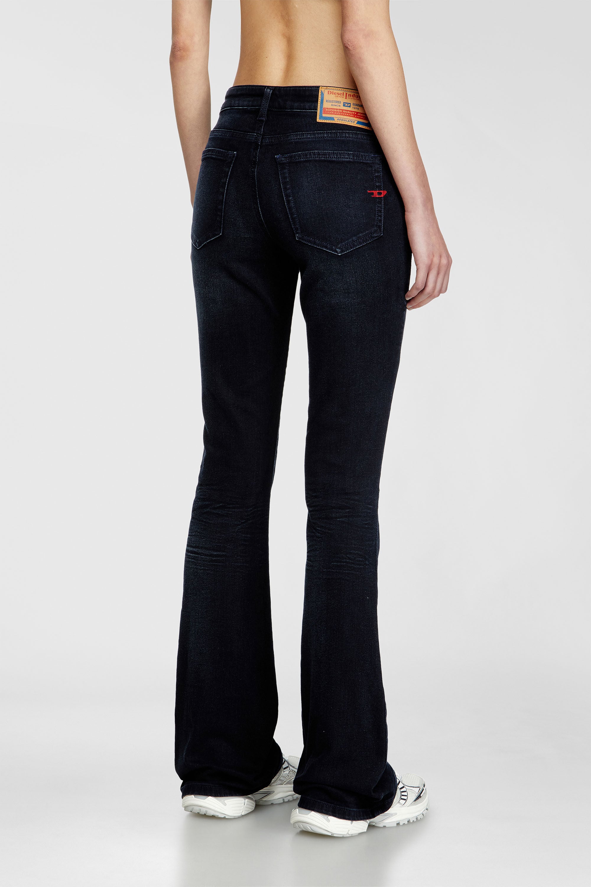 Diesel - Female's Bootcut Jeans 1969 D-Ebbey 0BMBU, ダークブルー - 3