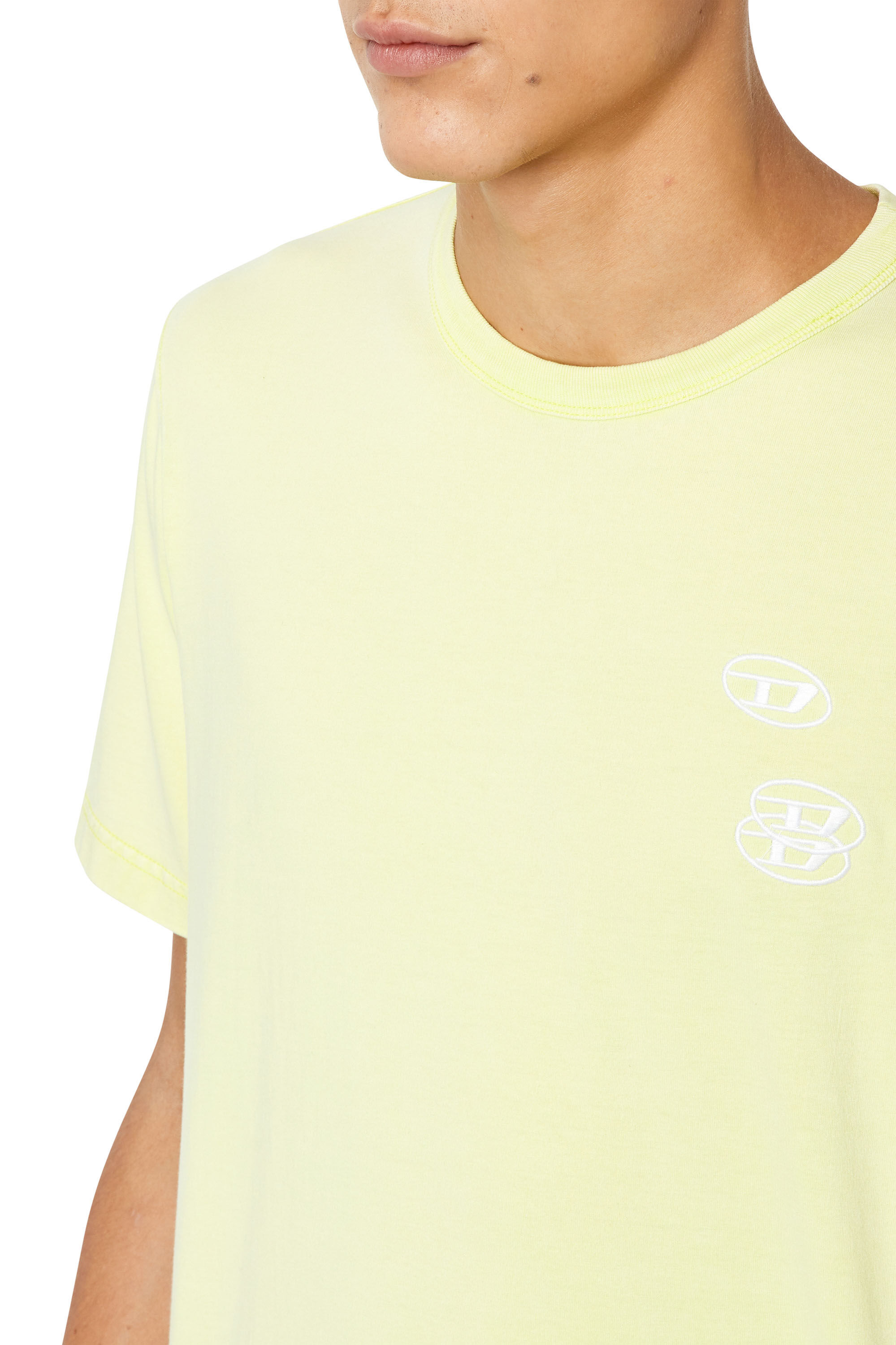 Diesel - T-JUST-G14, Male's Tシャツ レギュラーフィット ロゴ ガーメントダイ in 蛍光イエロー - 4