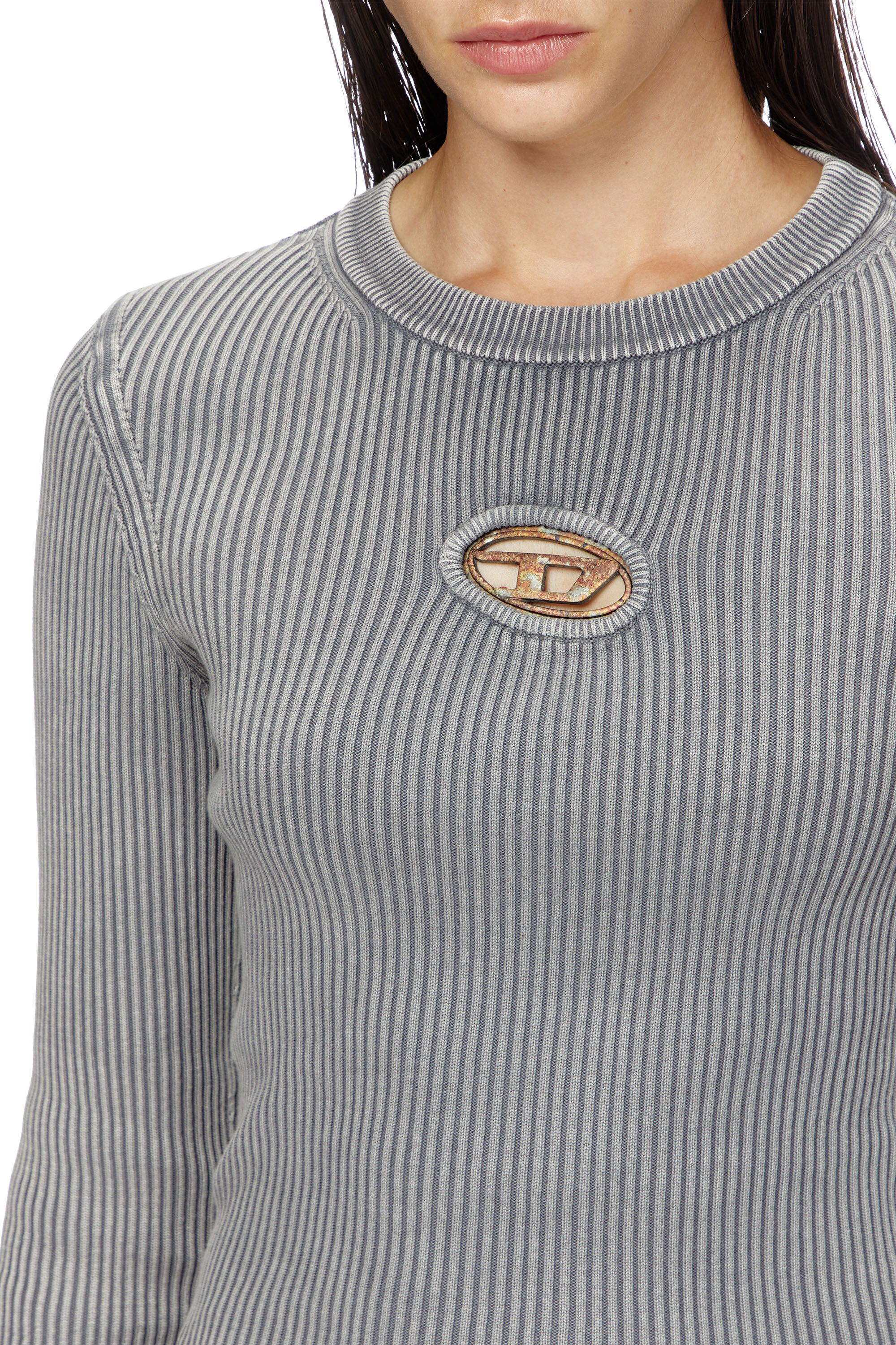 Diesel - M-VALARY-R, Female's Cropped knit top with rusty-look Oval D in グレー - 5