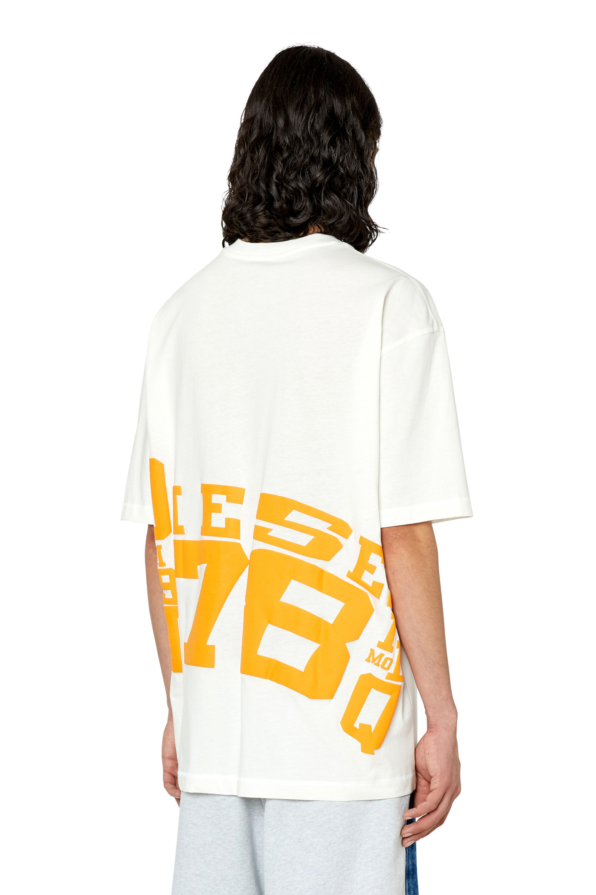 Diesel - T-WASH-G9, Male's Tシャツ グラフィック ロゴ in ホワイト - 5
