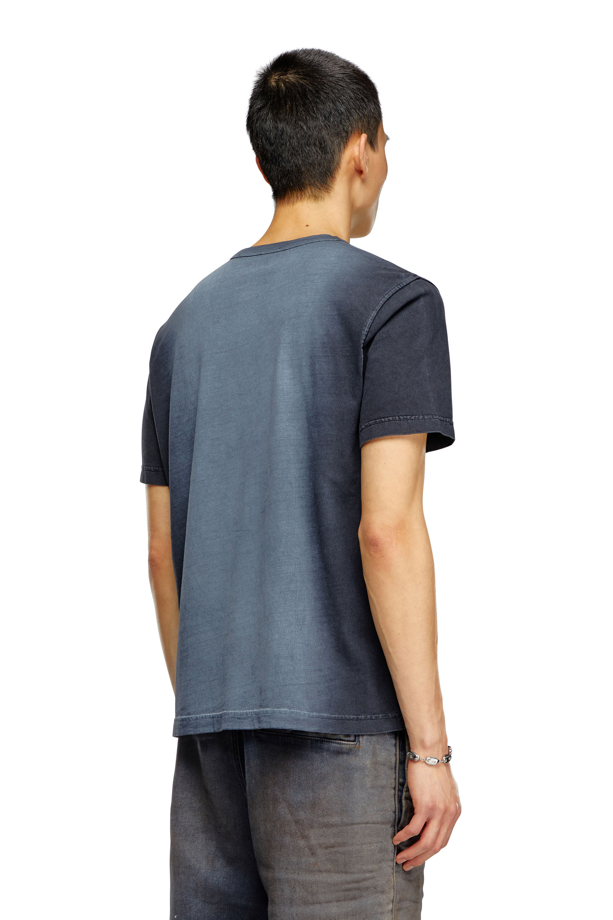 Diesel - T-ADJUST-Q2, Male's T-shirt in sprayed cotton jersey in ブラック - 4