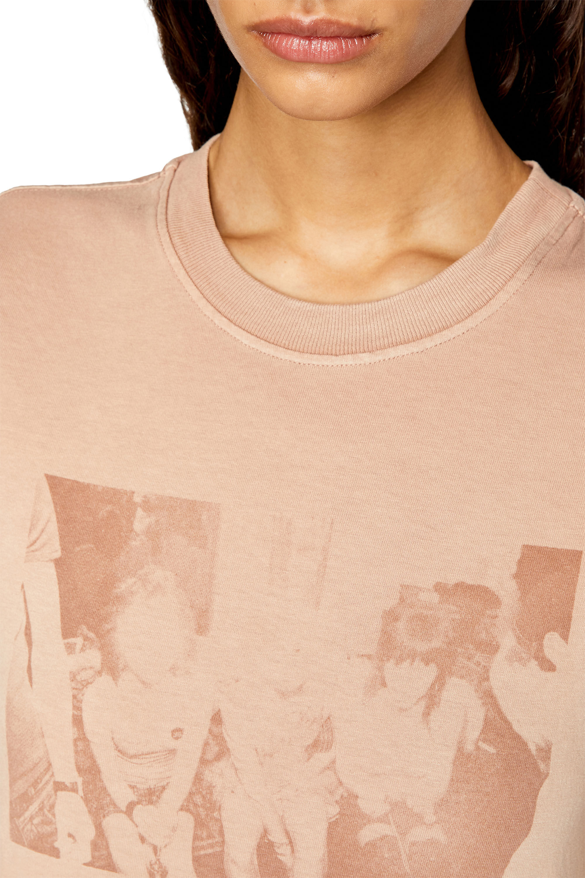 Diesel - T-REG-G2, Female's 半袖 Tシャツ グラフィック in フェースパウダー - 5