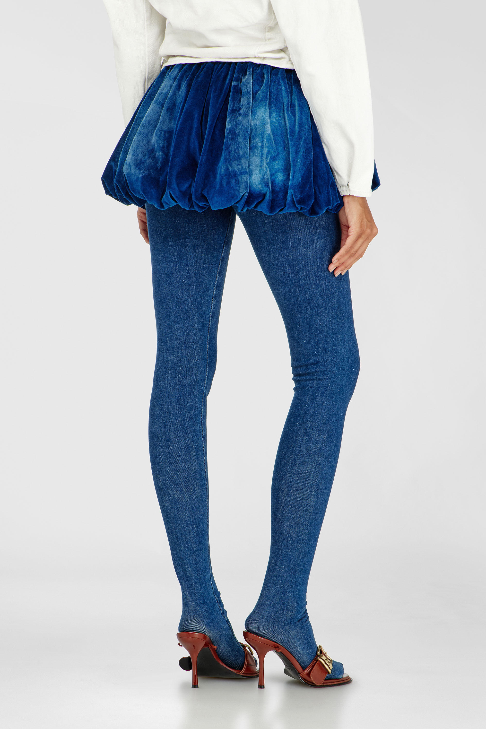 Diesel - DE-MUJ-FSJ1, Female's Short bubble skirt in velvet denim in ダークブルー - 4