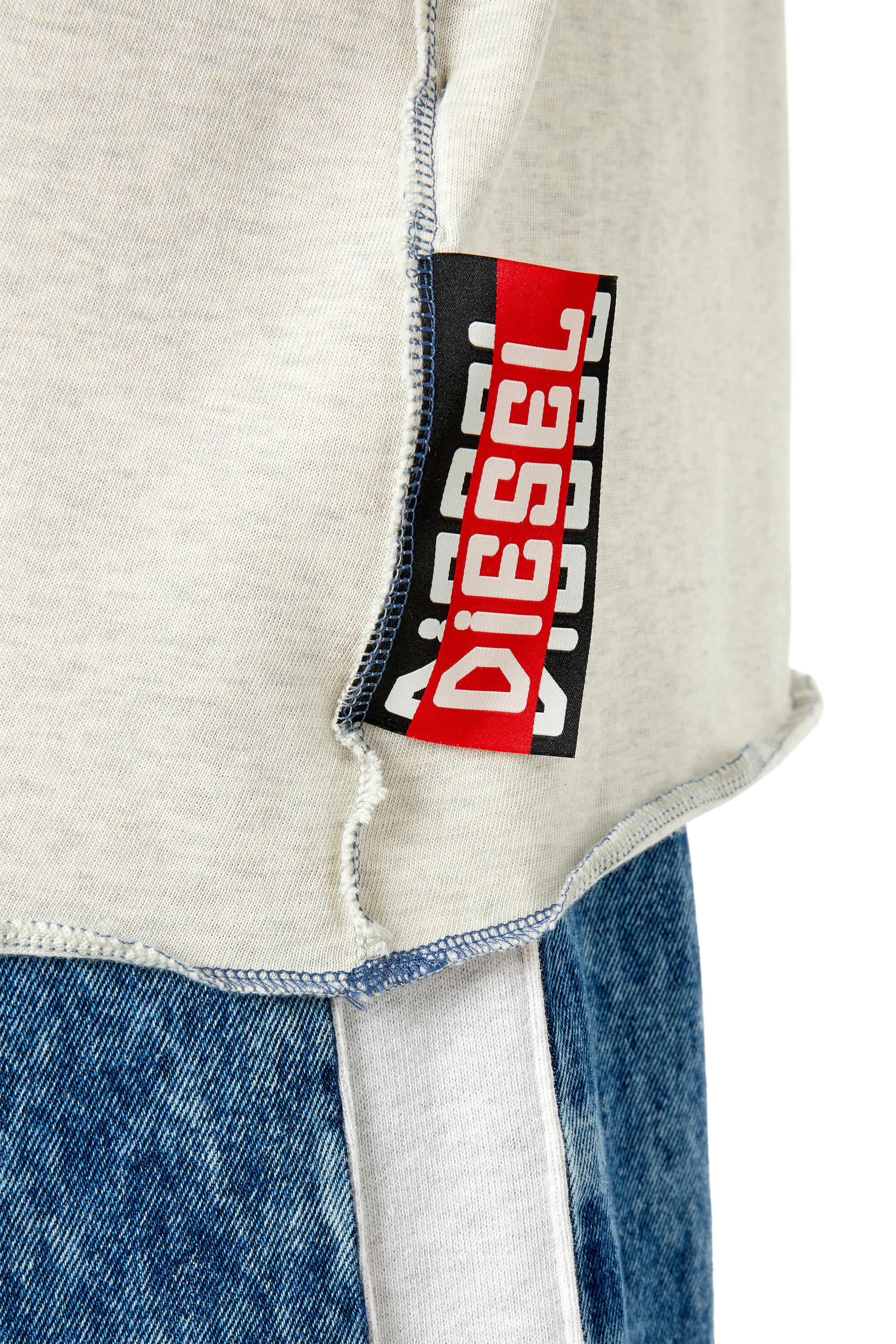 Diesel - T-CRAHOR-SS-G1, Male's Tシャツ パフプリント オーバーロック in ライトグレー - 4