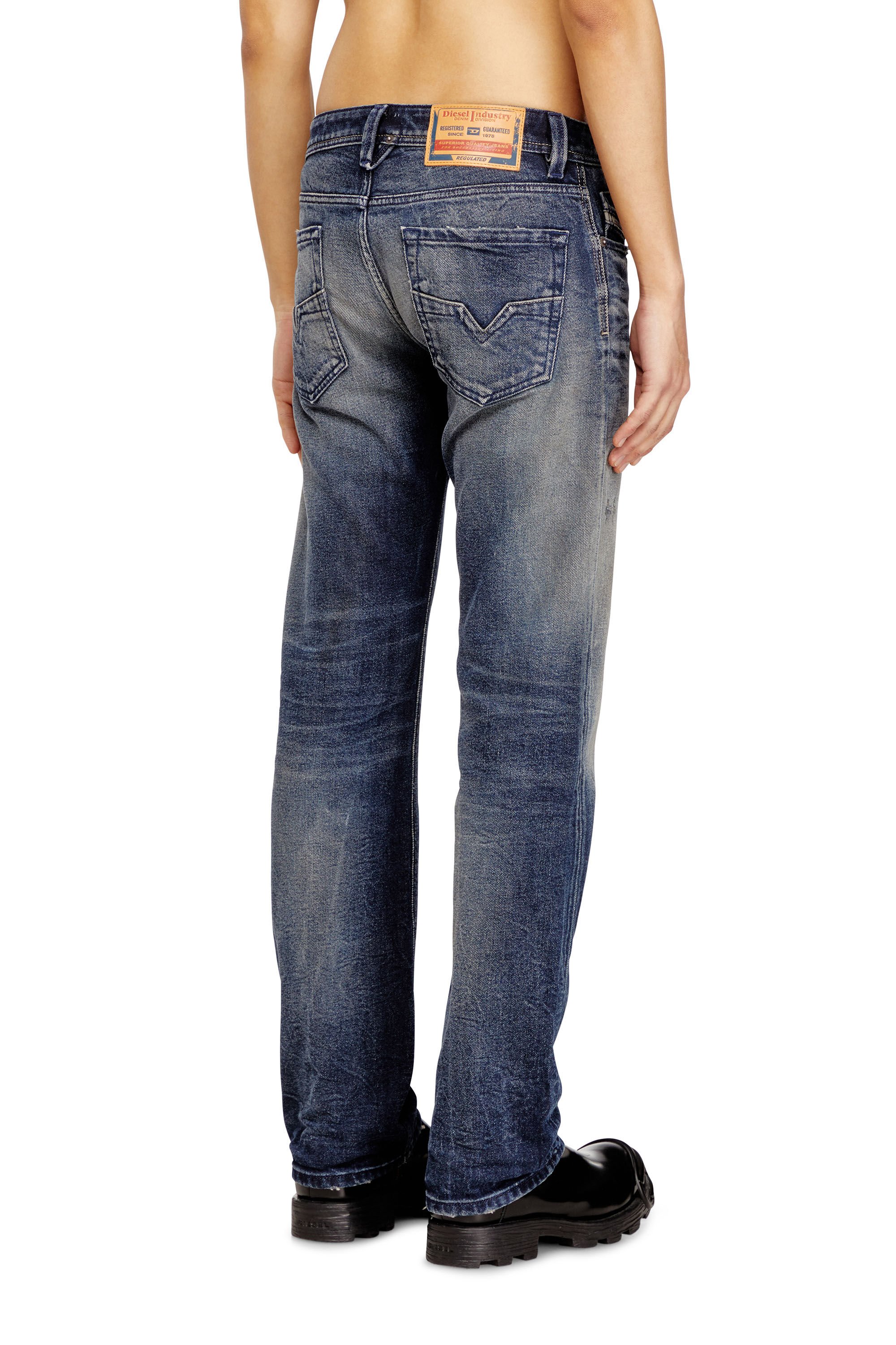 Diesel - Male's Regular Jeans 1985 Larkee 09N57, ダークブルー - 4