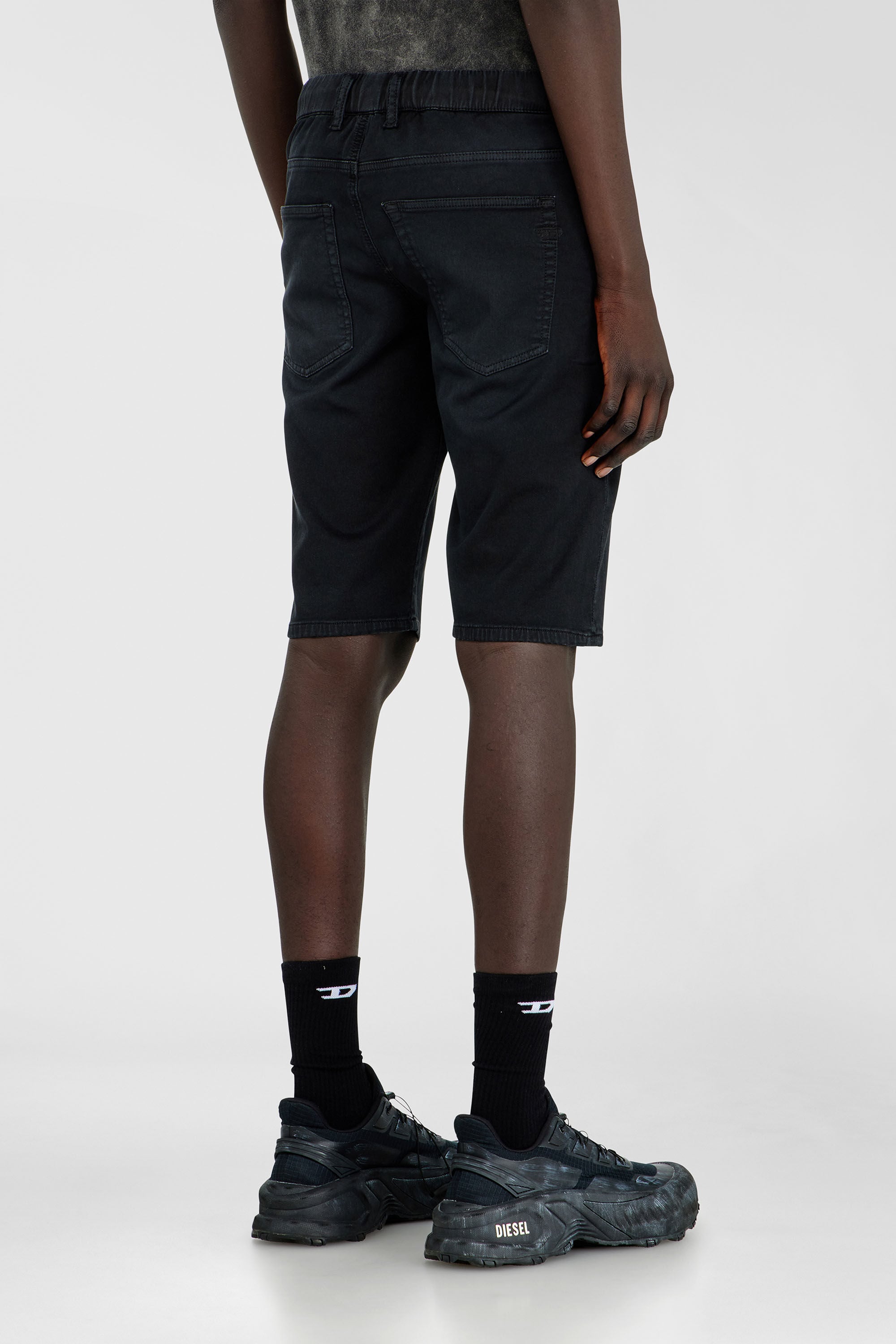Diesel - 2033 D-KROOLEY-SHORT-BW JOGG, Male's ジョグ ショートパンツ in ブラック - 4
