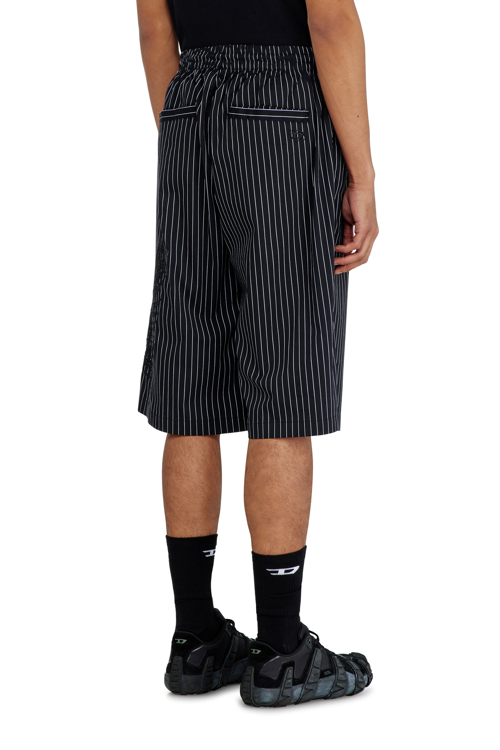 Diesel - P-THEO-SHORT-NJCA, Male's ショートパンツ in ブラック - 4