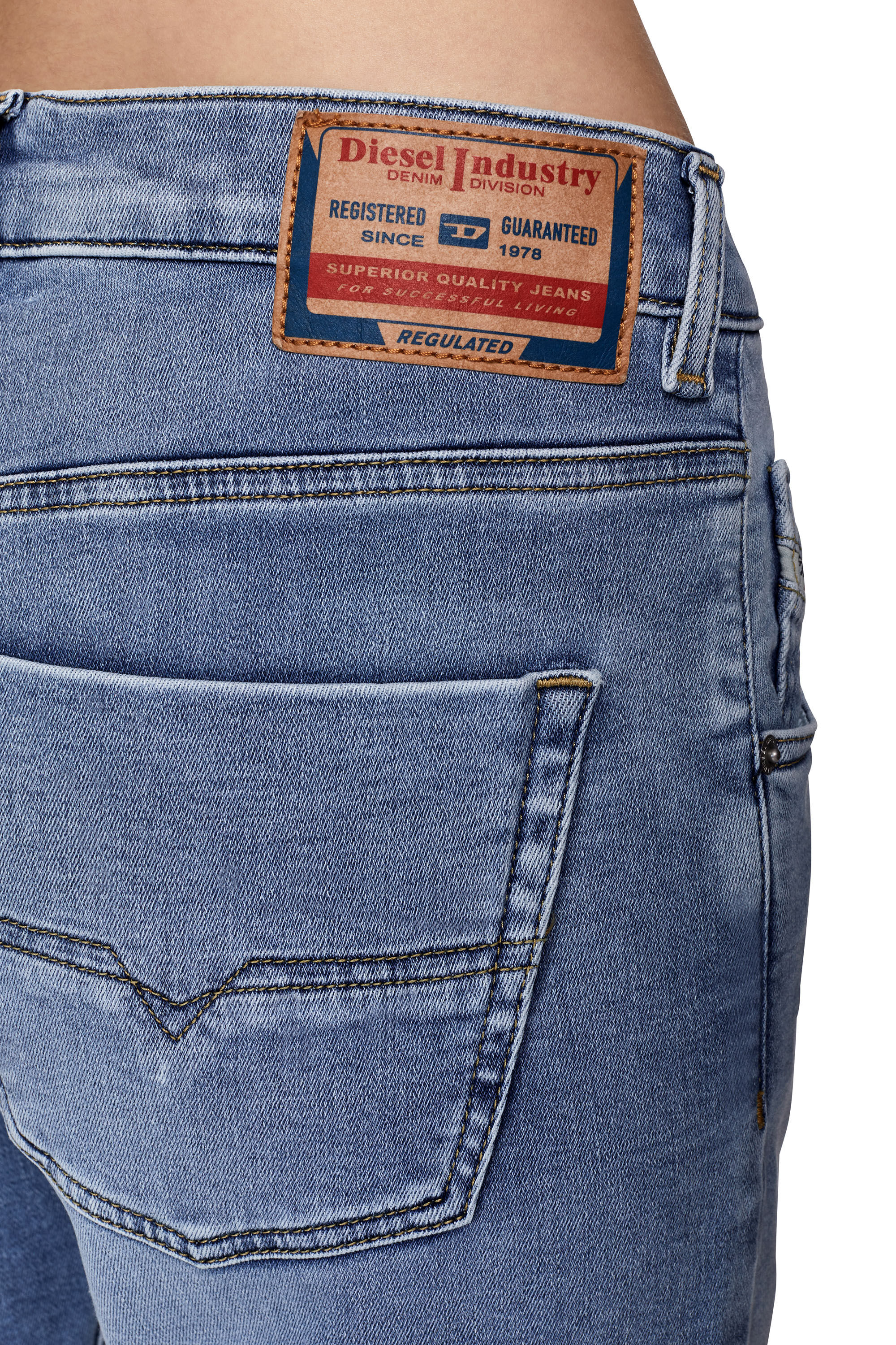 Krailey JoggJeans® 069ZU WOMEN: ボーイフレンドライトブルーデニム 