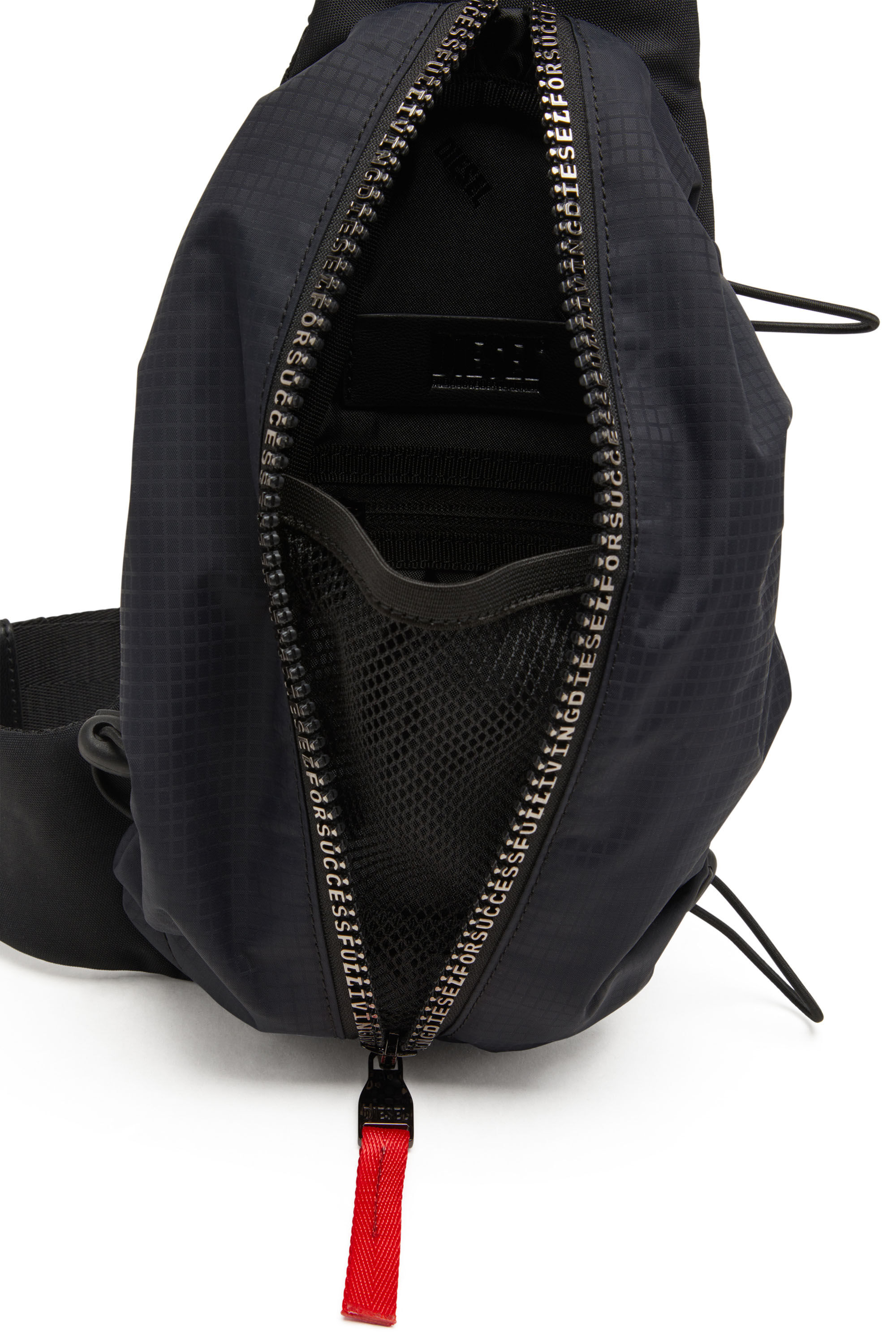 ZIP-D CROSSBODY X Zip-D-Sling bag in check-jacquard shell｜ブラック｜メンズ｜DIESEL