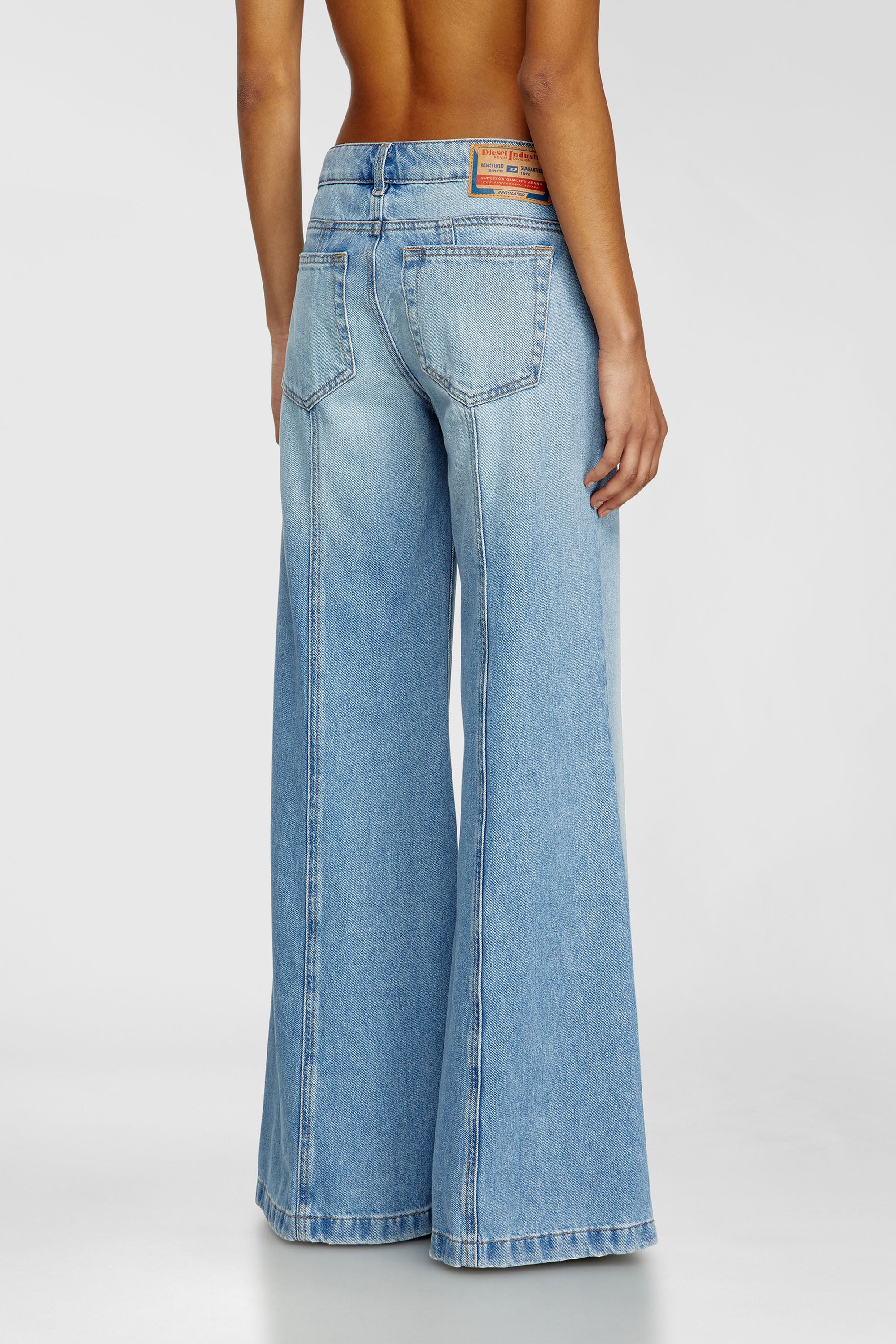 Diesel - Female's Flare Jeans D-Akii 0CLBA, ライトブルー - 3