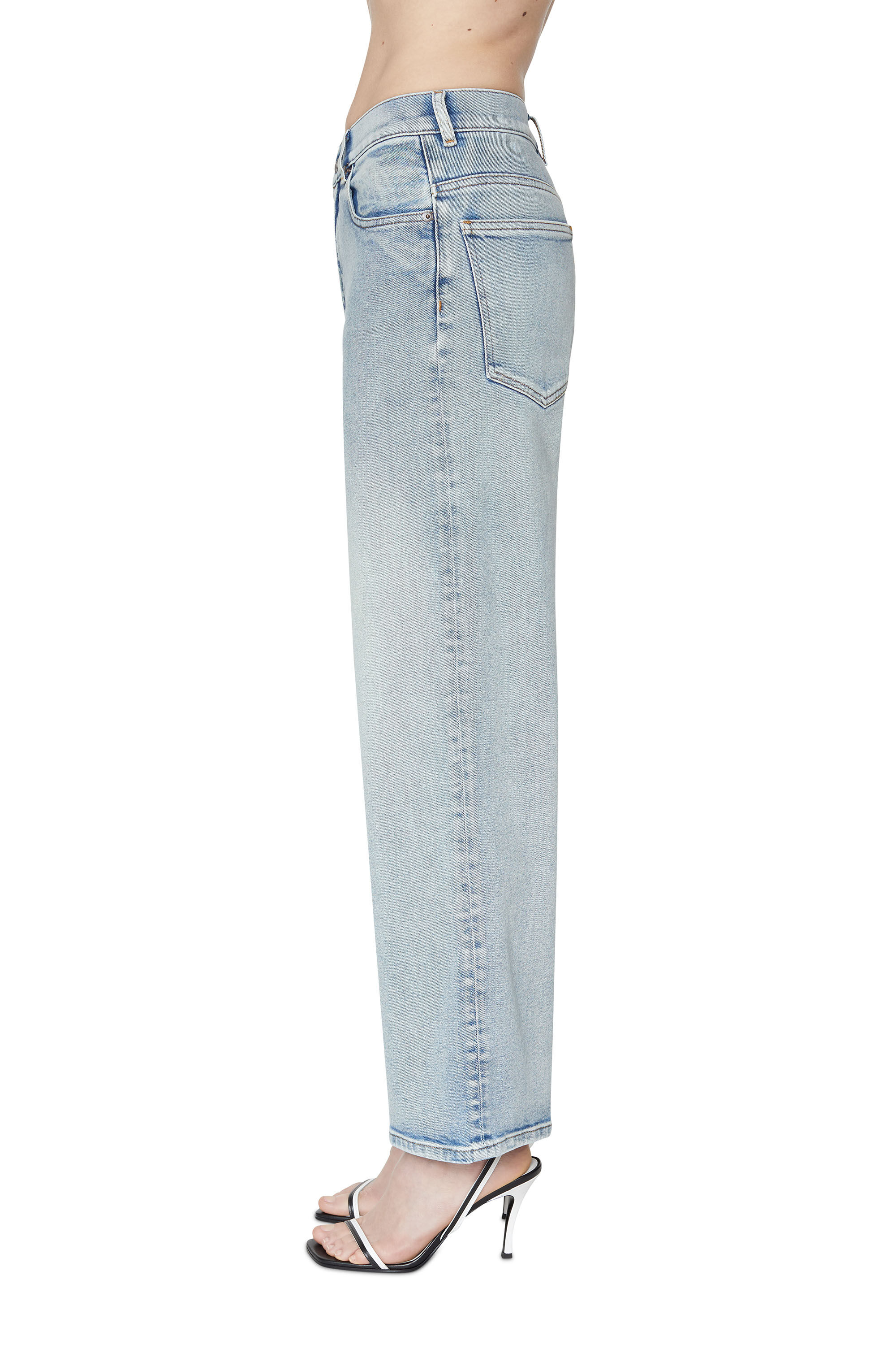 Diesel - Bootcut and Flare Jeans 2000 Widee 09C08, Female's ブーツカットフレア Jeans - 2000 Widee in ライトブルー - 6