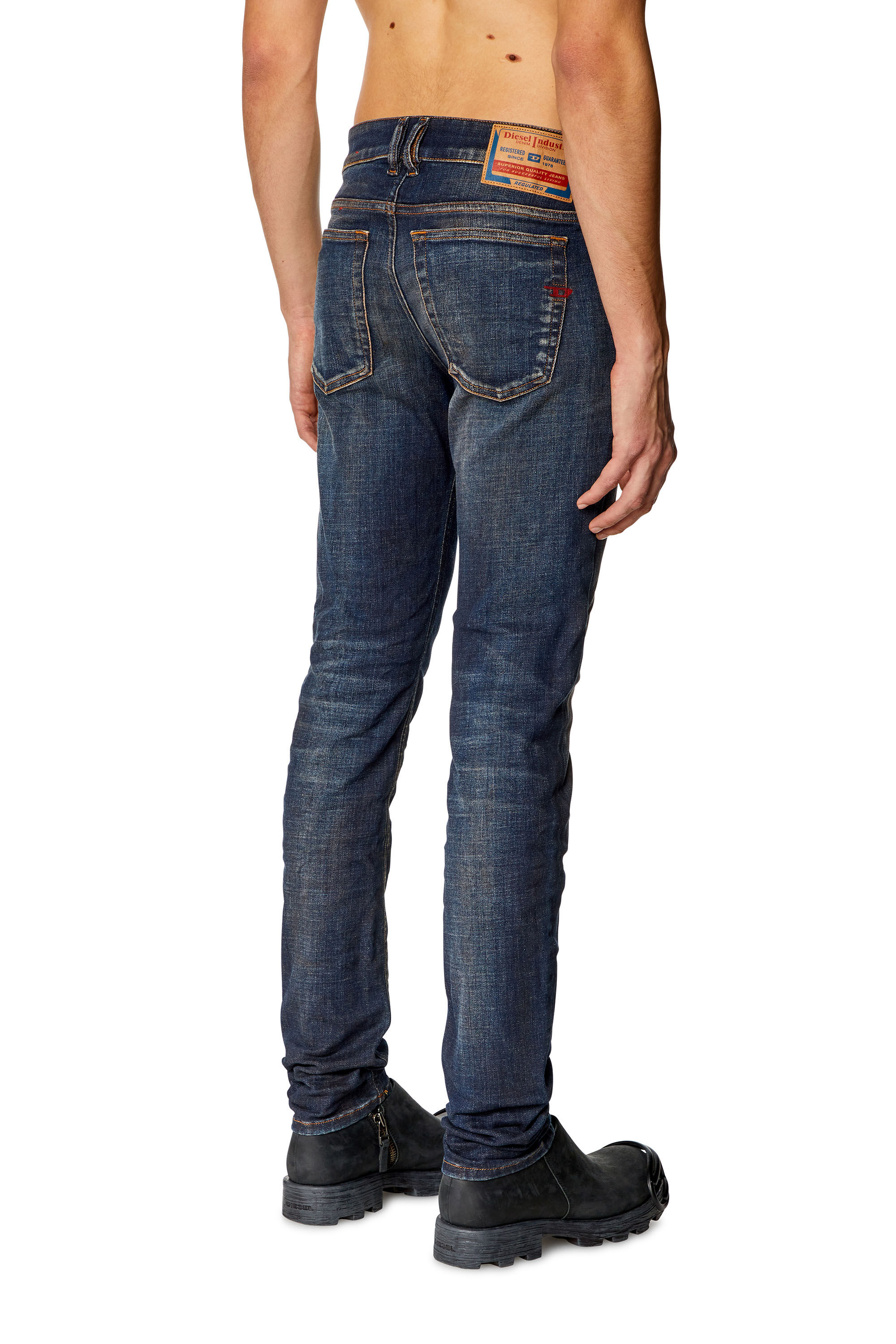 スキニー Jeans - 1979 Sleenker 09h76｜ダークブルー｜メンズ｜ダークブルー｜ディーゼル（DIESEL）公式オンラインストア