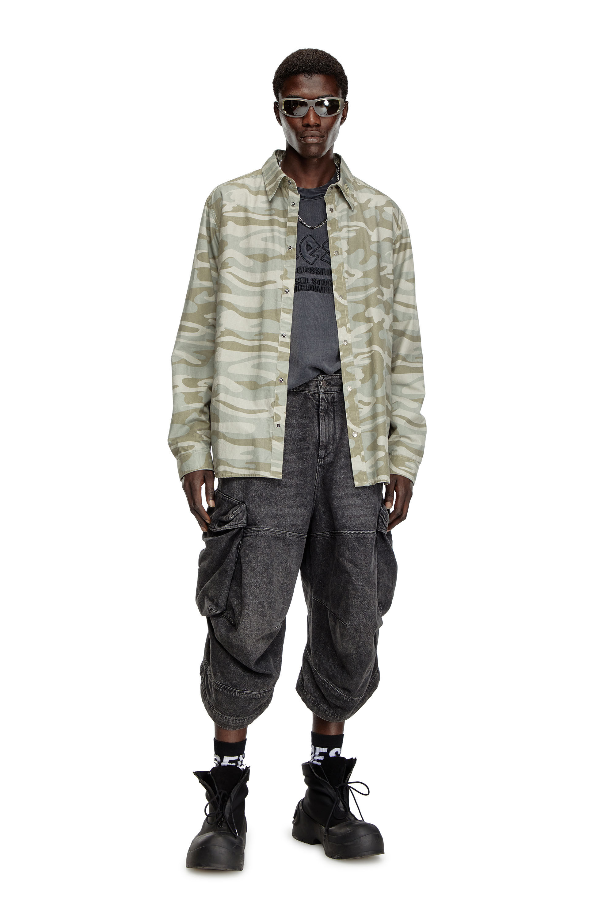 Diesel - D-ARNE-SHORT-S, Male's Long shorts in denim with cargo pockets in ブラック - 1