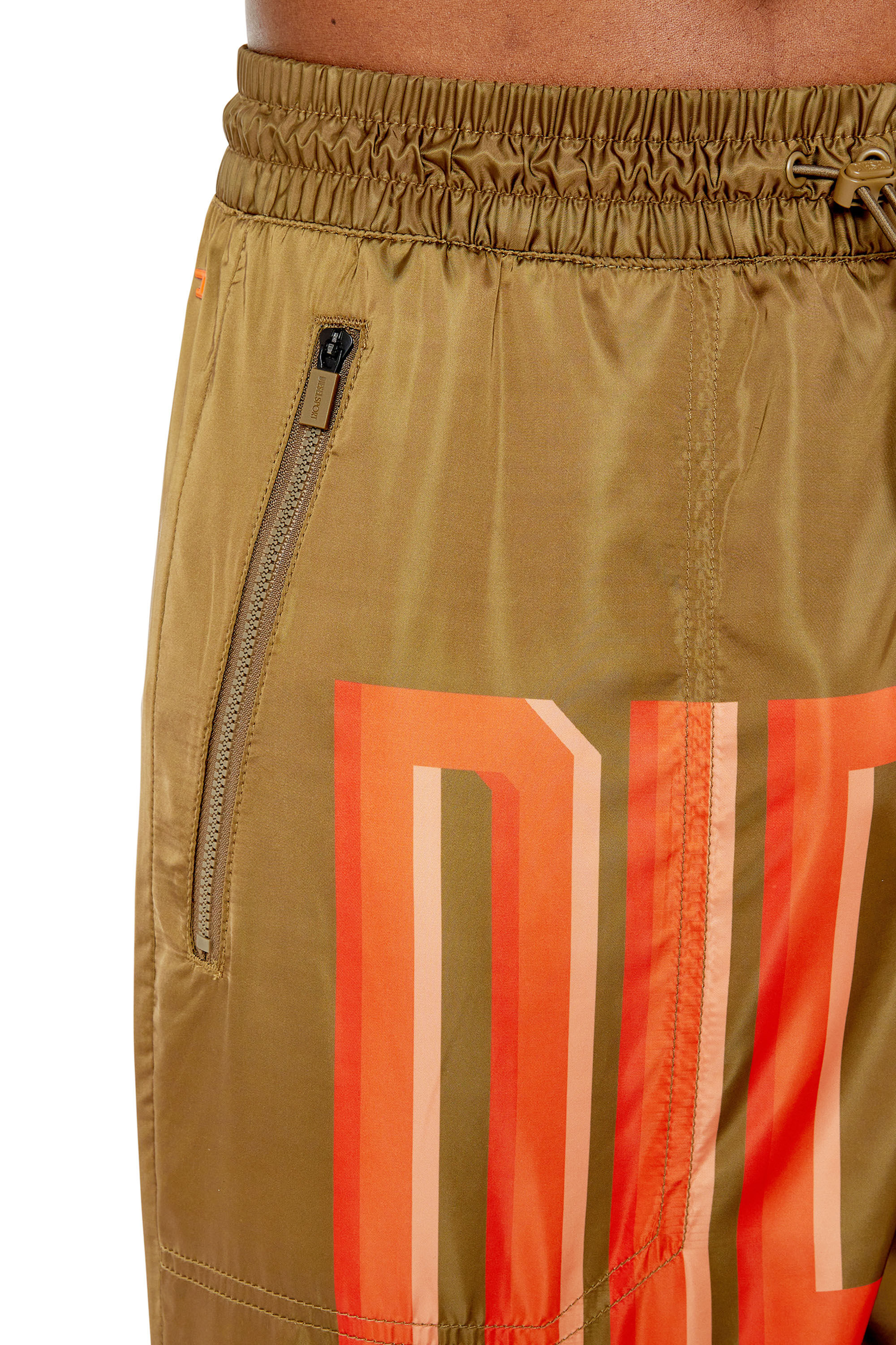 Diesel - AMWB-DENIS-WT18, Male's ハーフパンツ トレーニング DIESEL SPORT in グリーン - 3