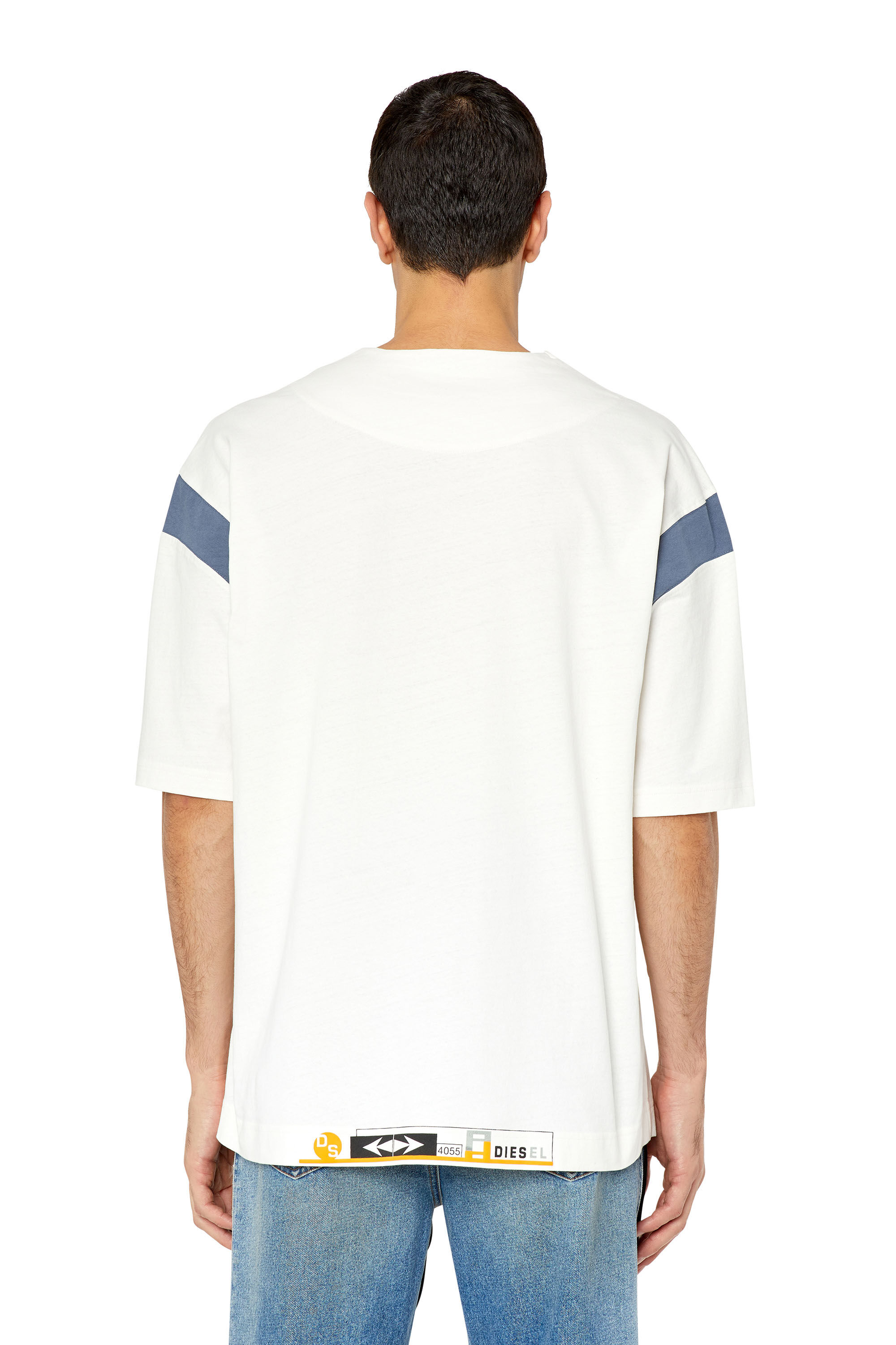 Diesel - T-BEST, Male's Tシャツ ルーズフィット パフプリント in ホワイト - 5