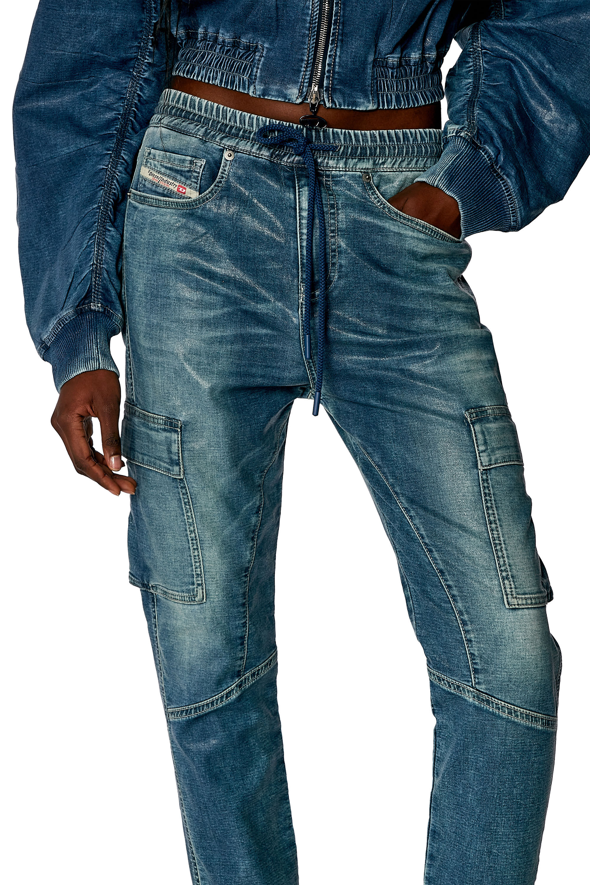 Diesel ウィメンズ デニム 2051 D-Ursy Track Denim スリム ジーンズ  ミディアムブルー｜ディーゼル（DIESEL）公式オンラインストア