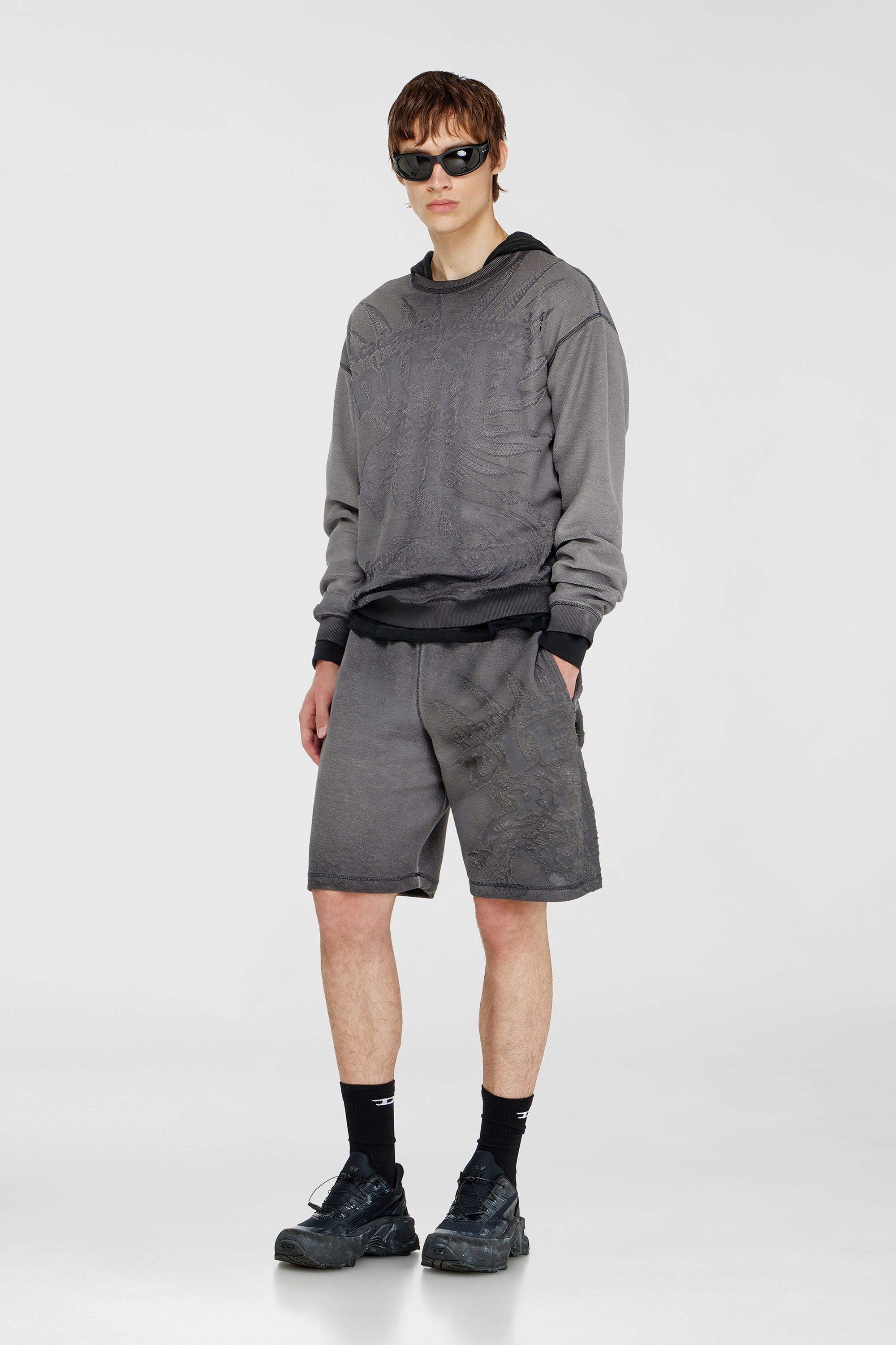 Diesel - P-RAWCROW, Male's ショートパンツ in ダークグレー - 1