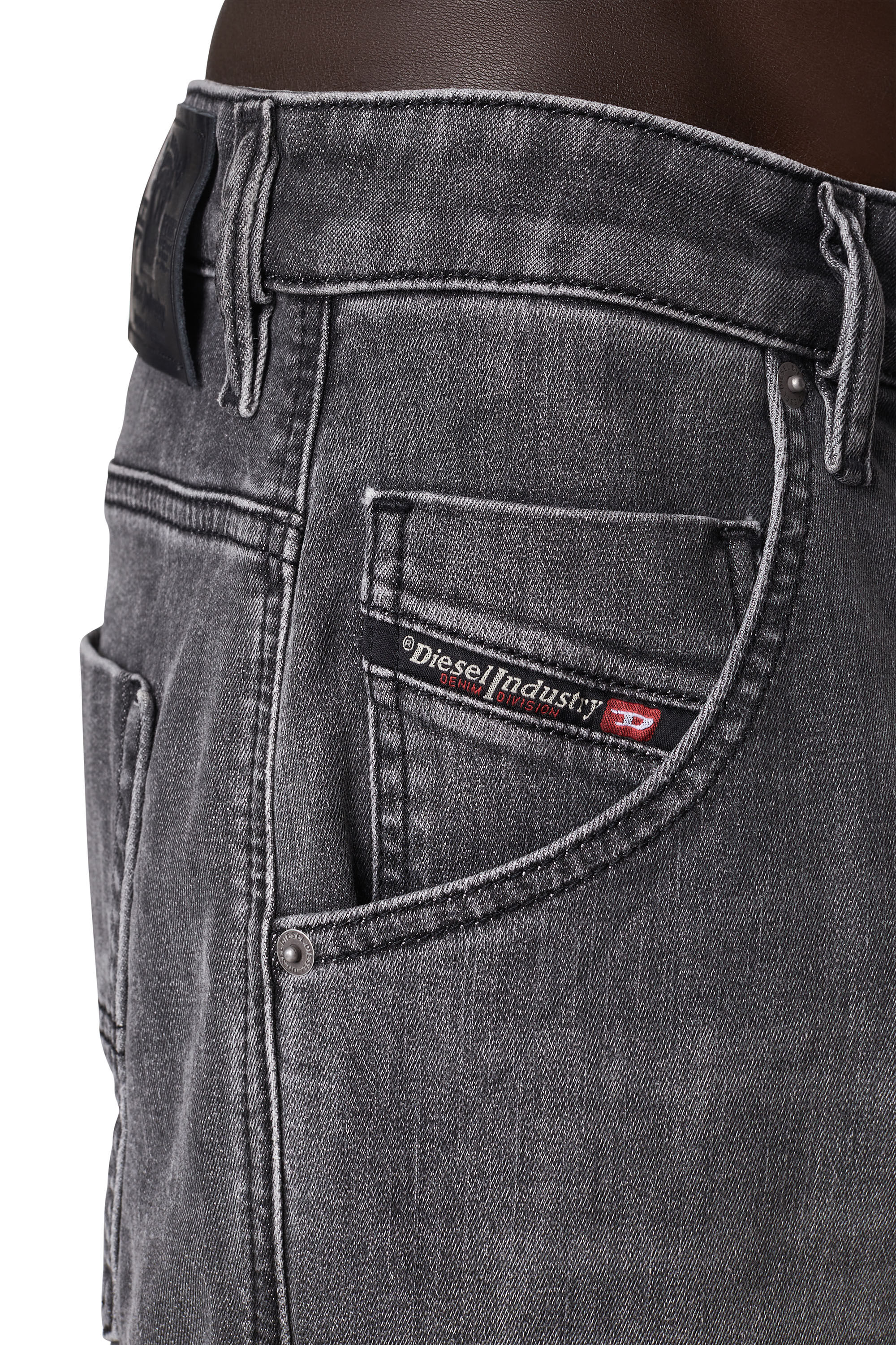 Krooley JoggJeans® 09D06 MEN: テーパードブラック/ダークグレー
