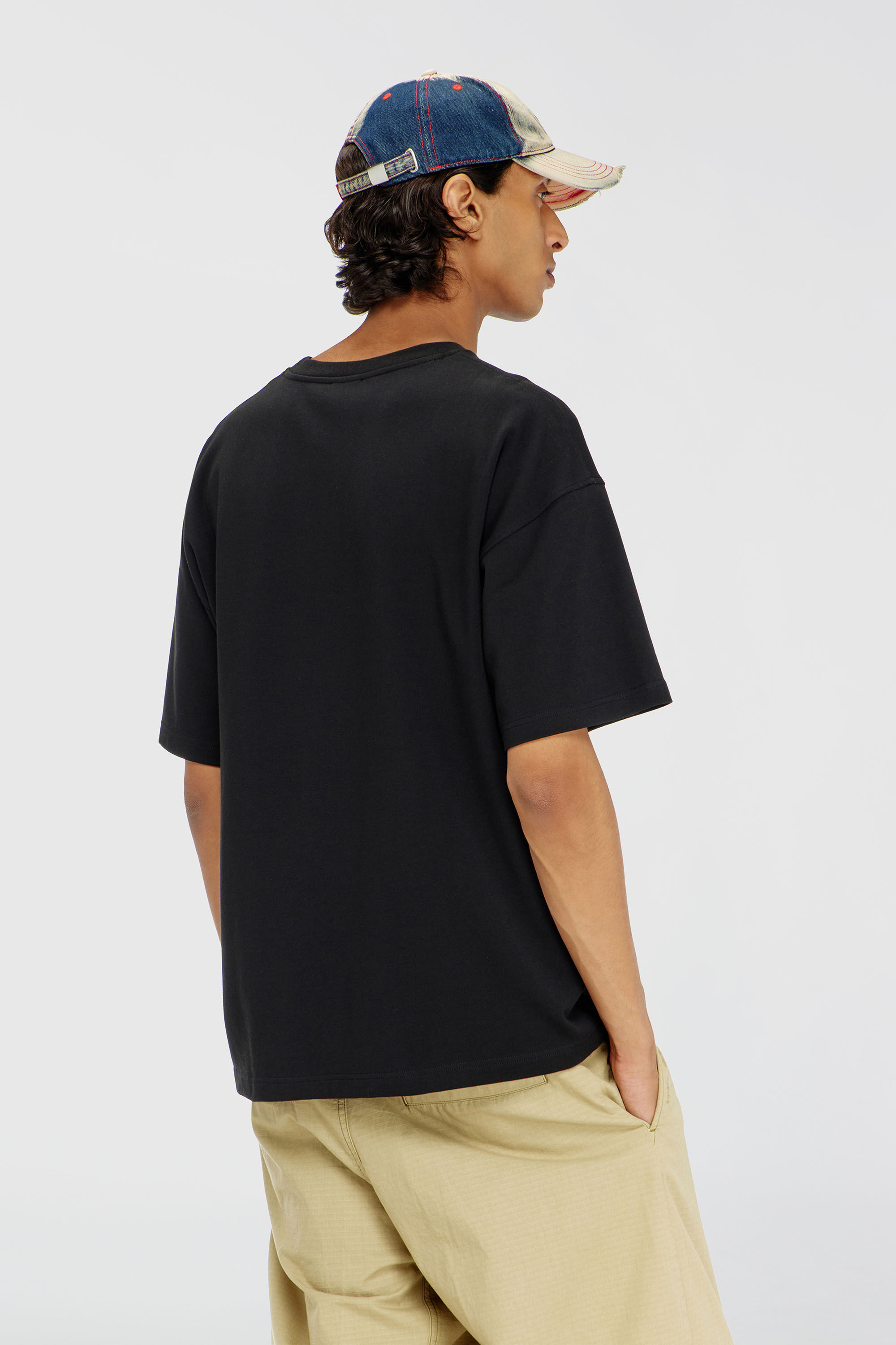 Diesel - T-BOXT-AA16, Male's Tシャツ in ブラック - 4