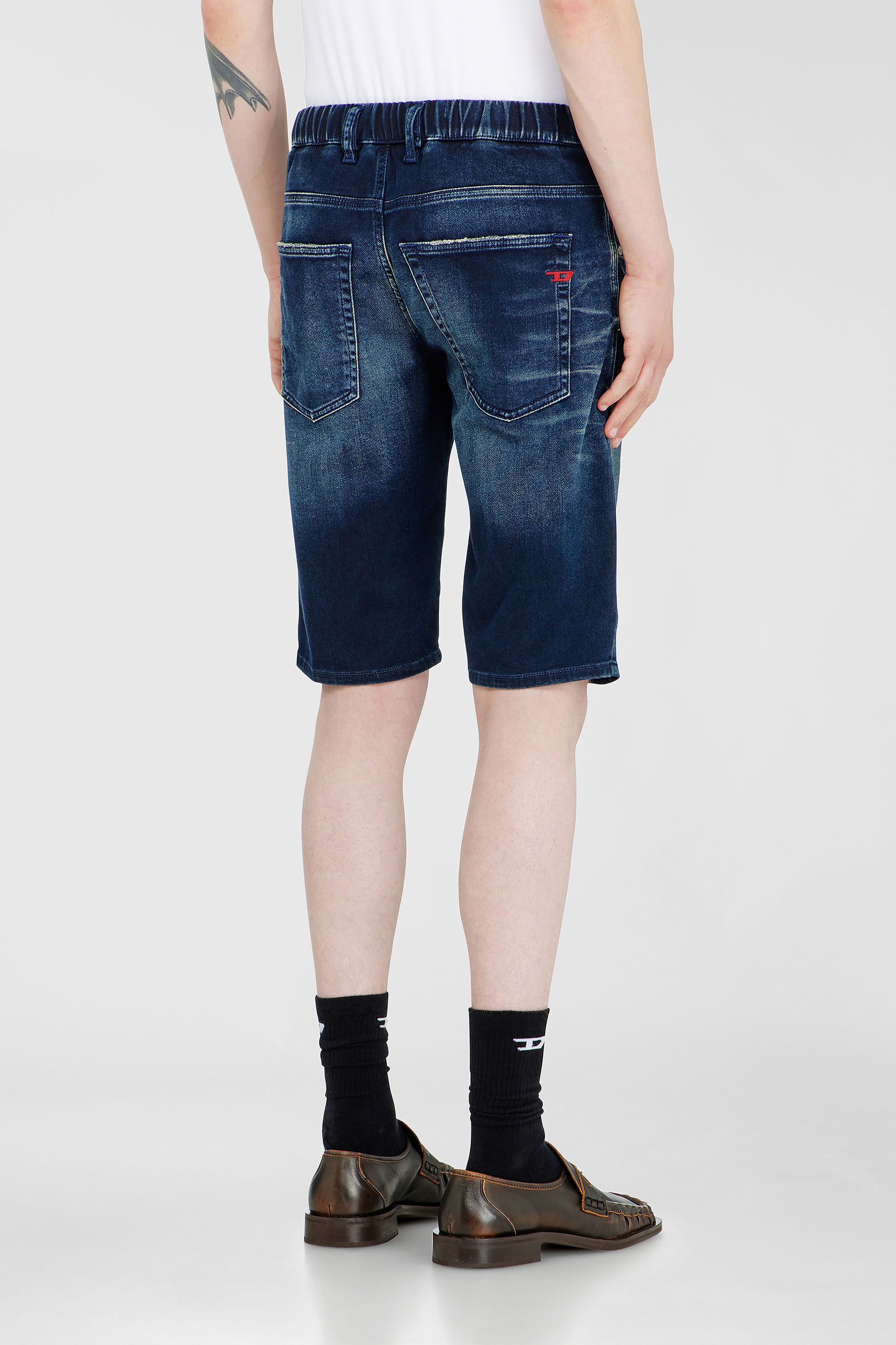 Diesel - 2033 D-KROOLEY-SHORT-BW JOGG, Male's ジョグ ショートパンツ in ダークブルー - 4